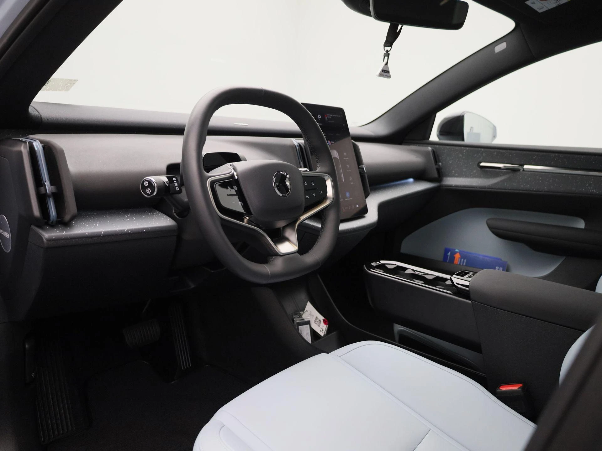 Volvo-EX30-image-32
