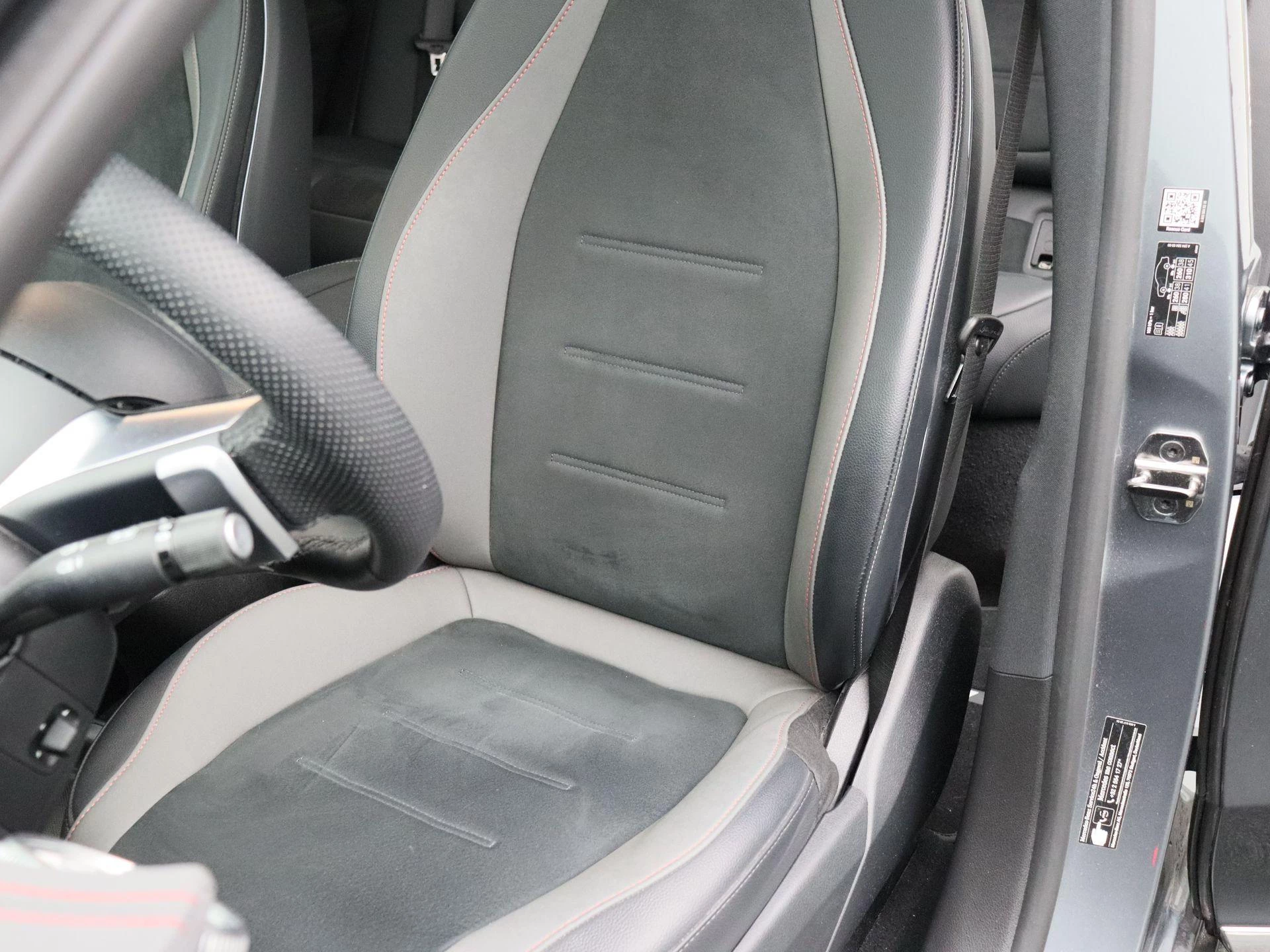 Mercedes-Benz-EQE-image-11