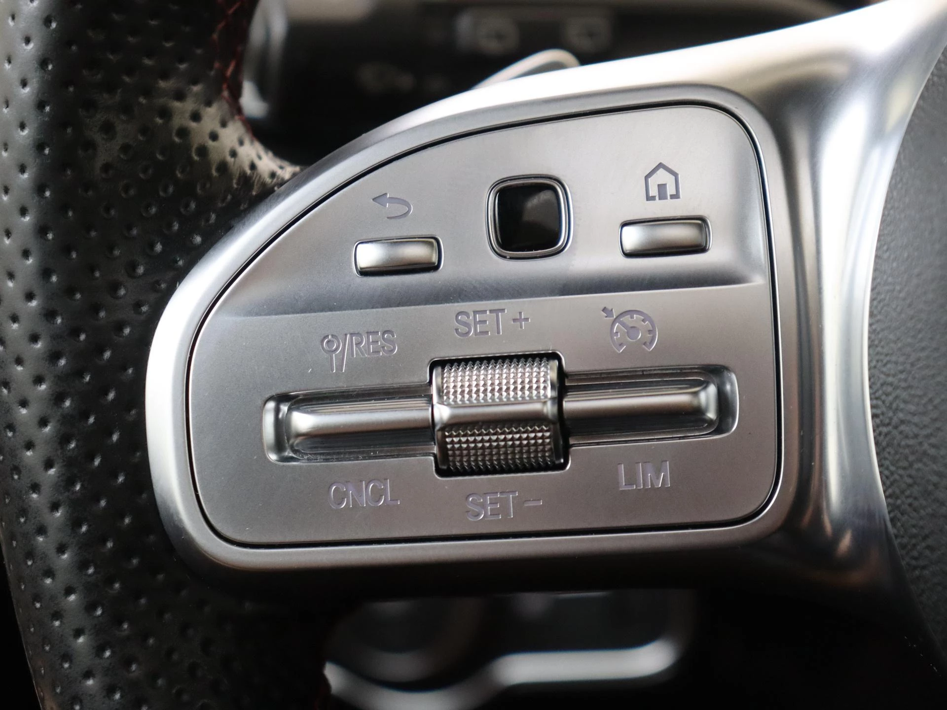 Mercedes-Benz A-Klasse AMG 35 4MATIC Edition 1