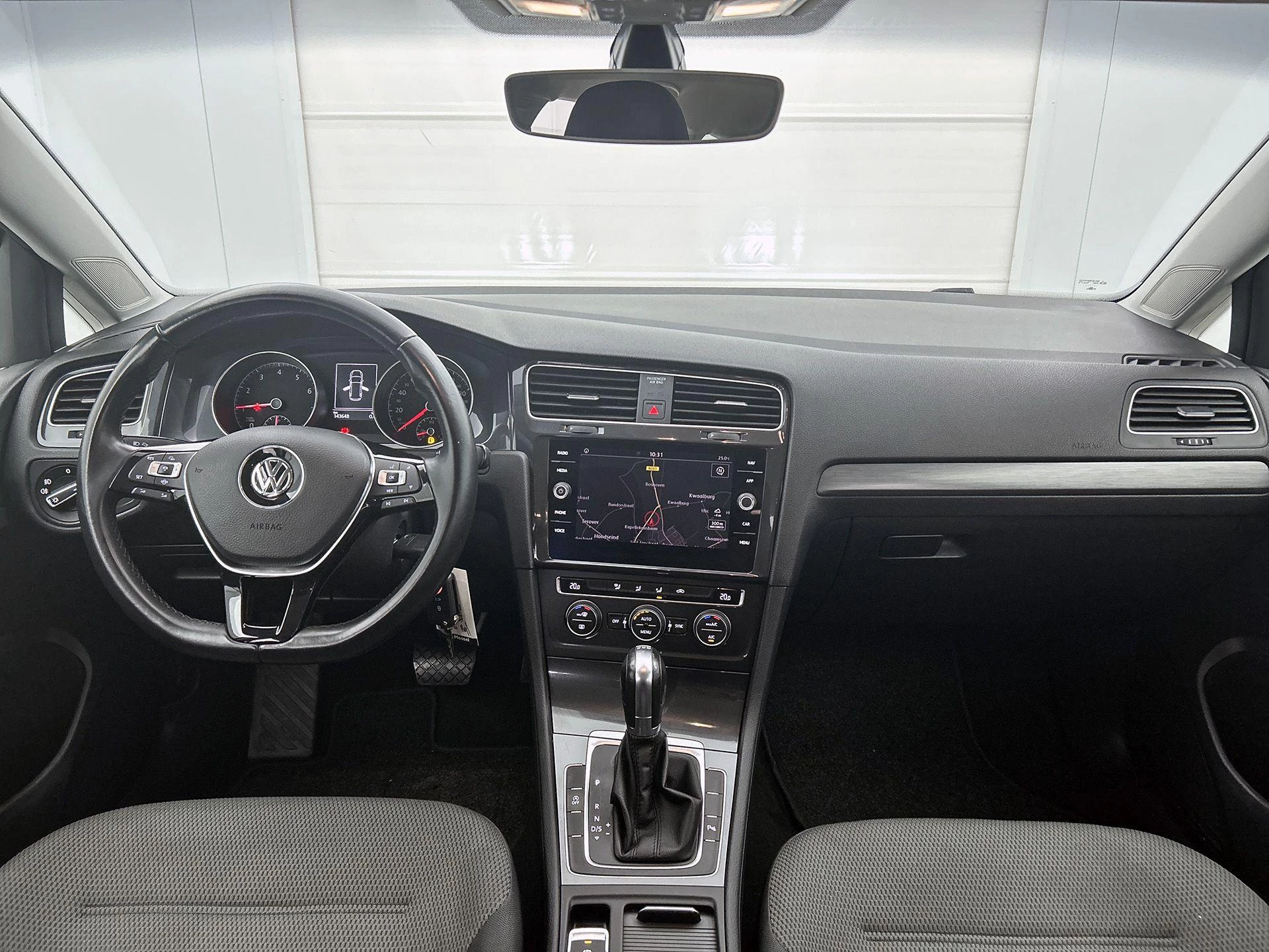 Volkswagen-Golf-image-19