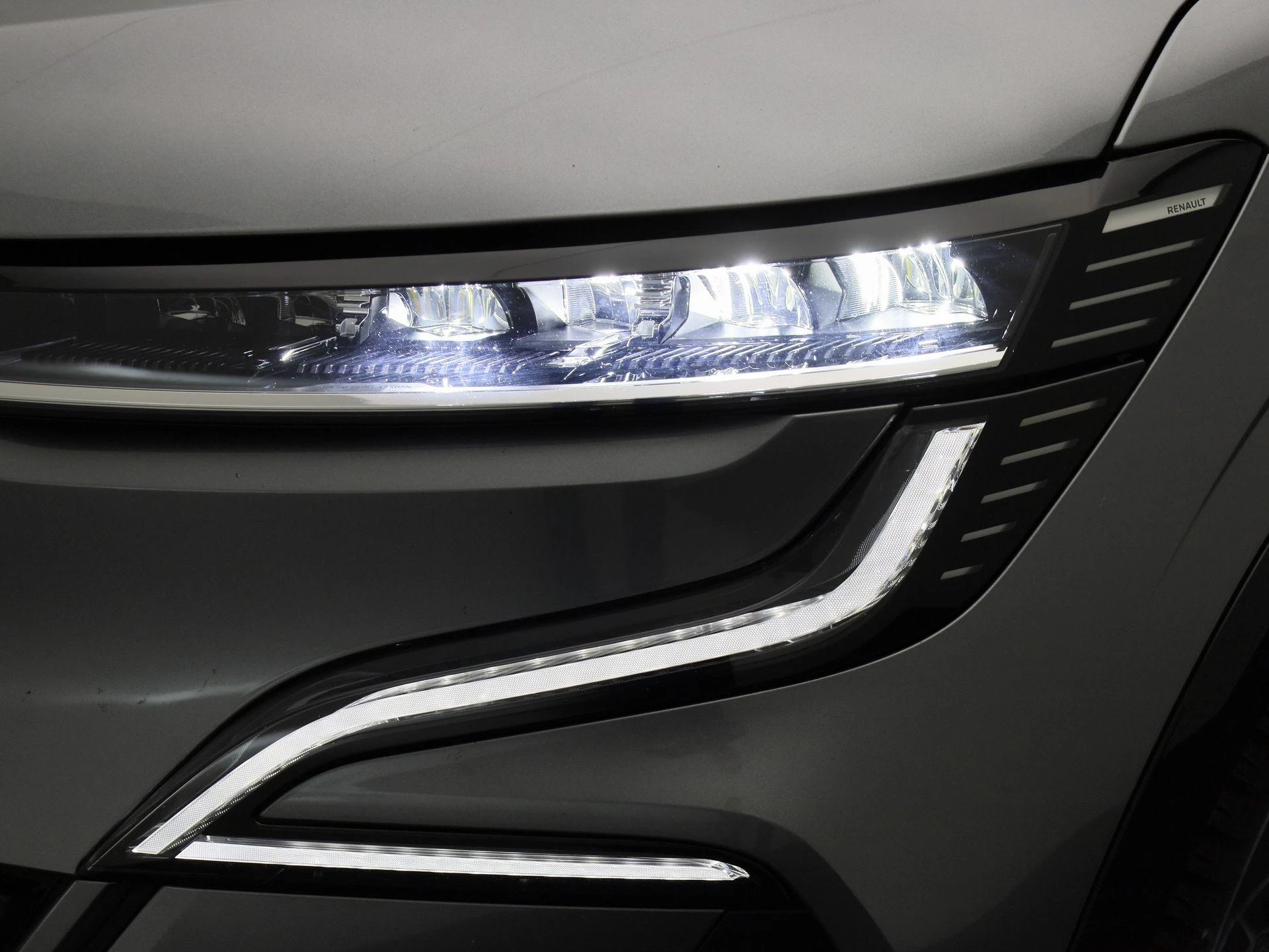 Renault-Megane E-Tech-image-13