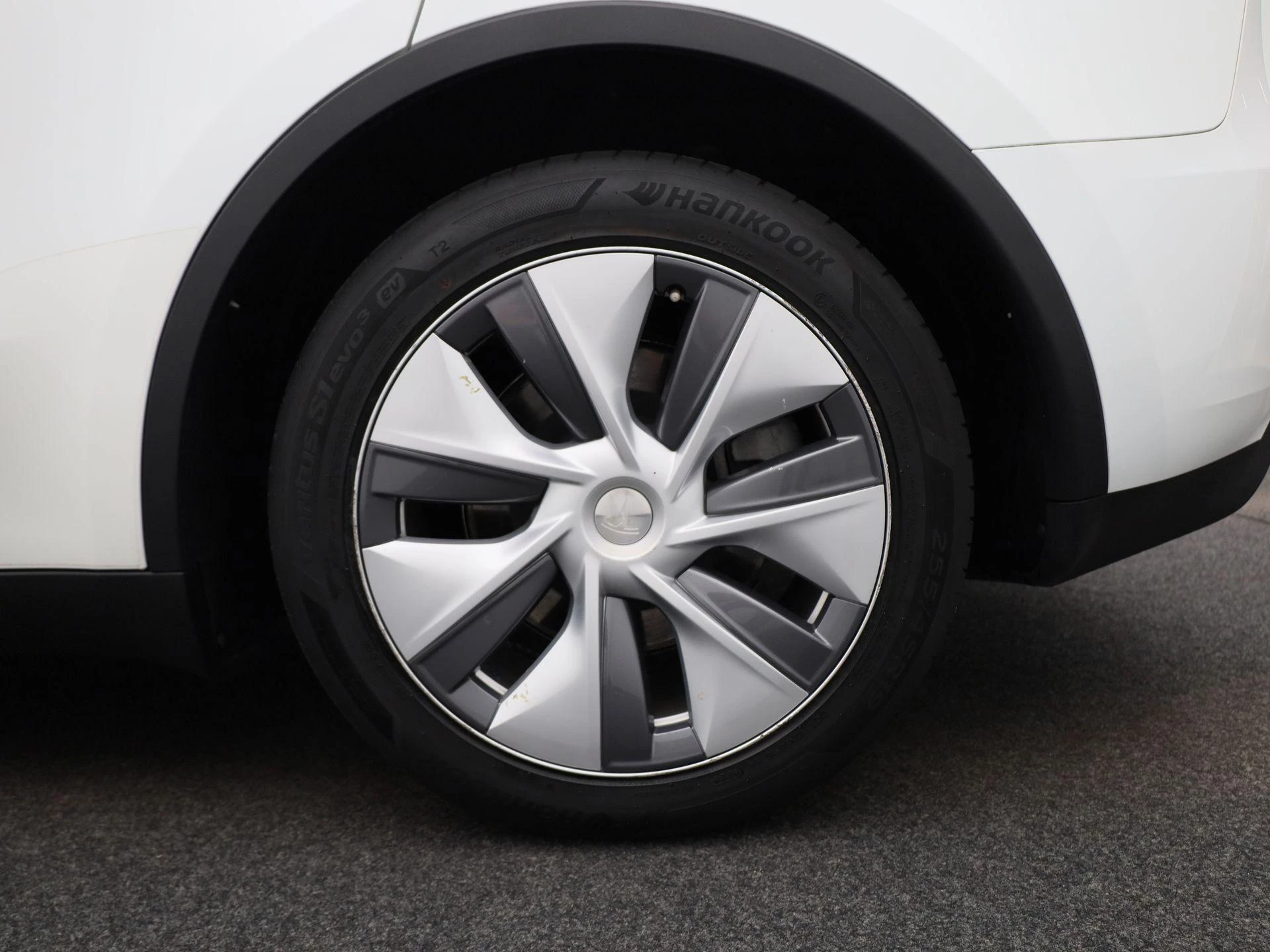 Tesla Model Y Long Range Dual Motor AWD
