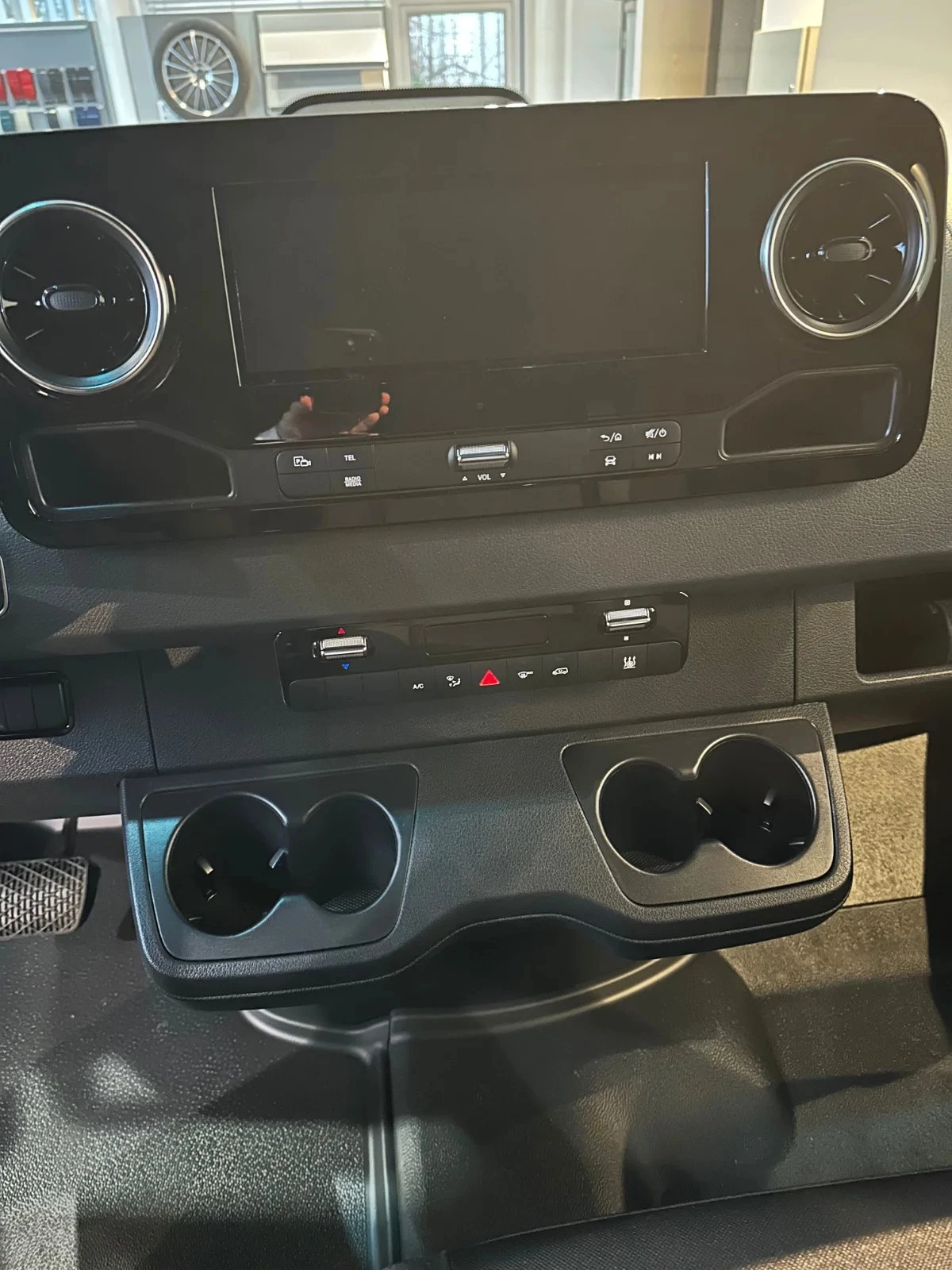 Mercedes-Benz-Sprinter-image-2