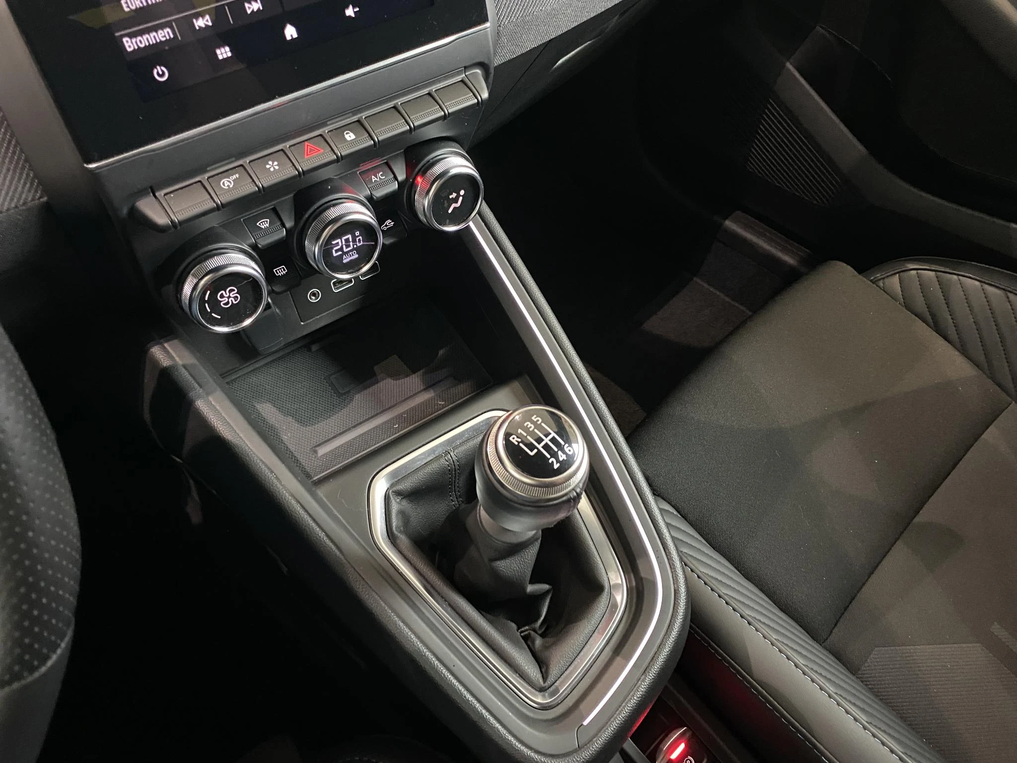 Renault-Clio-image-9