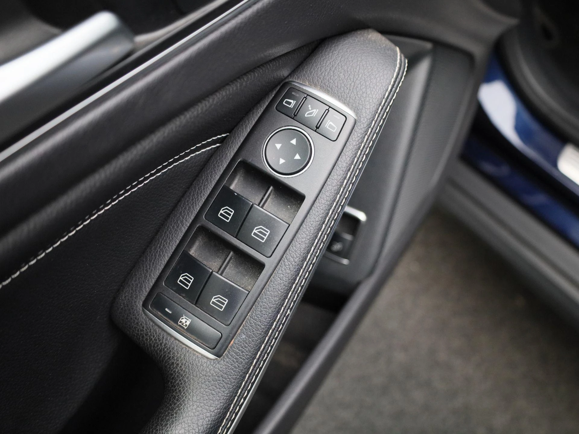 Mercedes-Benz-GLA-image-31