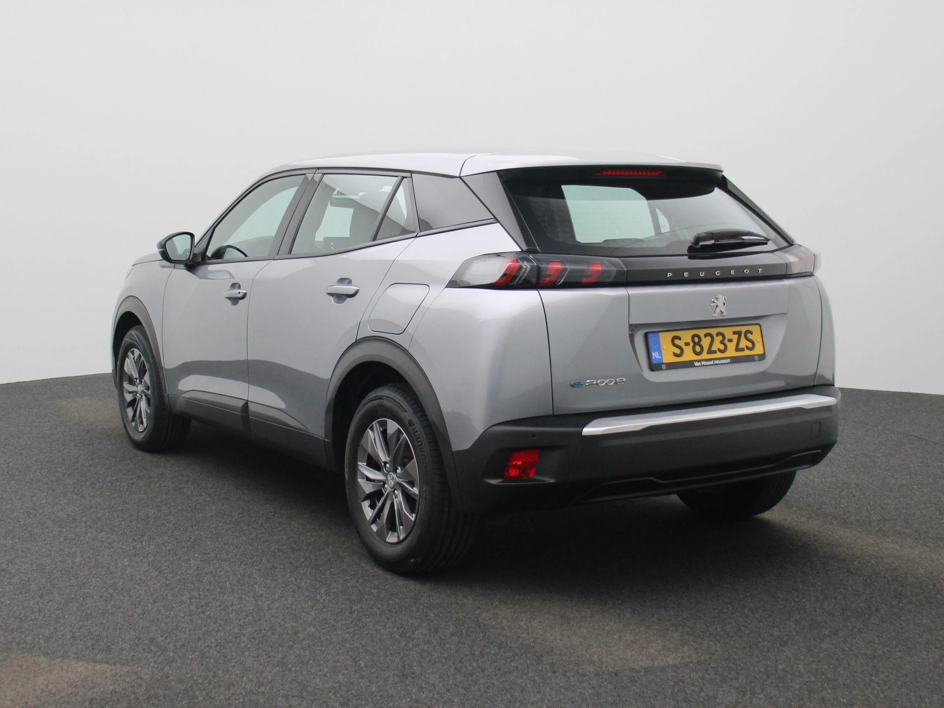 Peugeot-e-2008-image-1