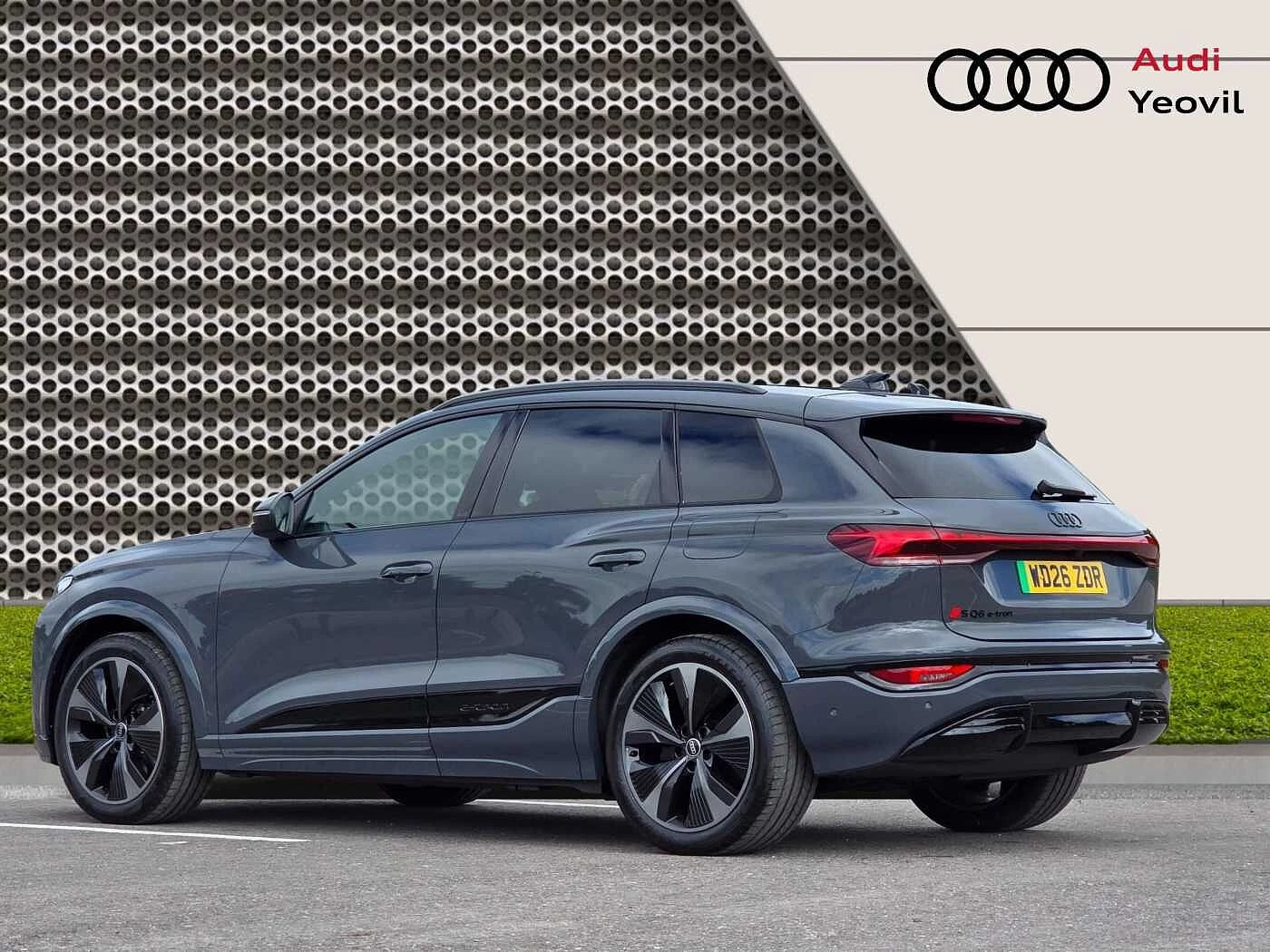 Audi-SQ6 e-tron-image-45