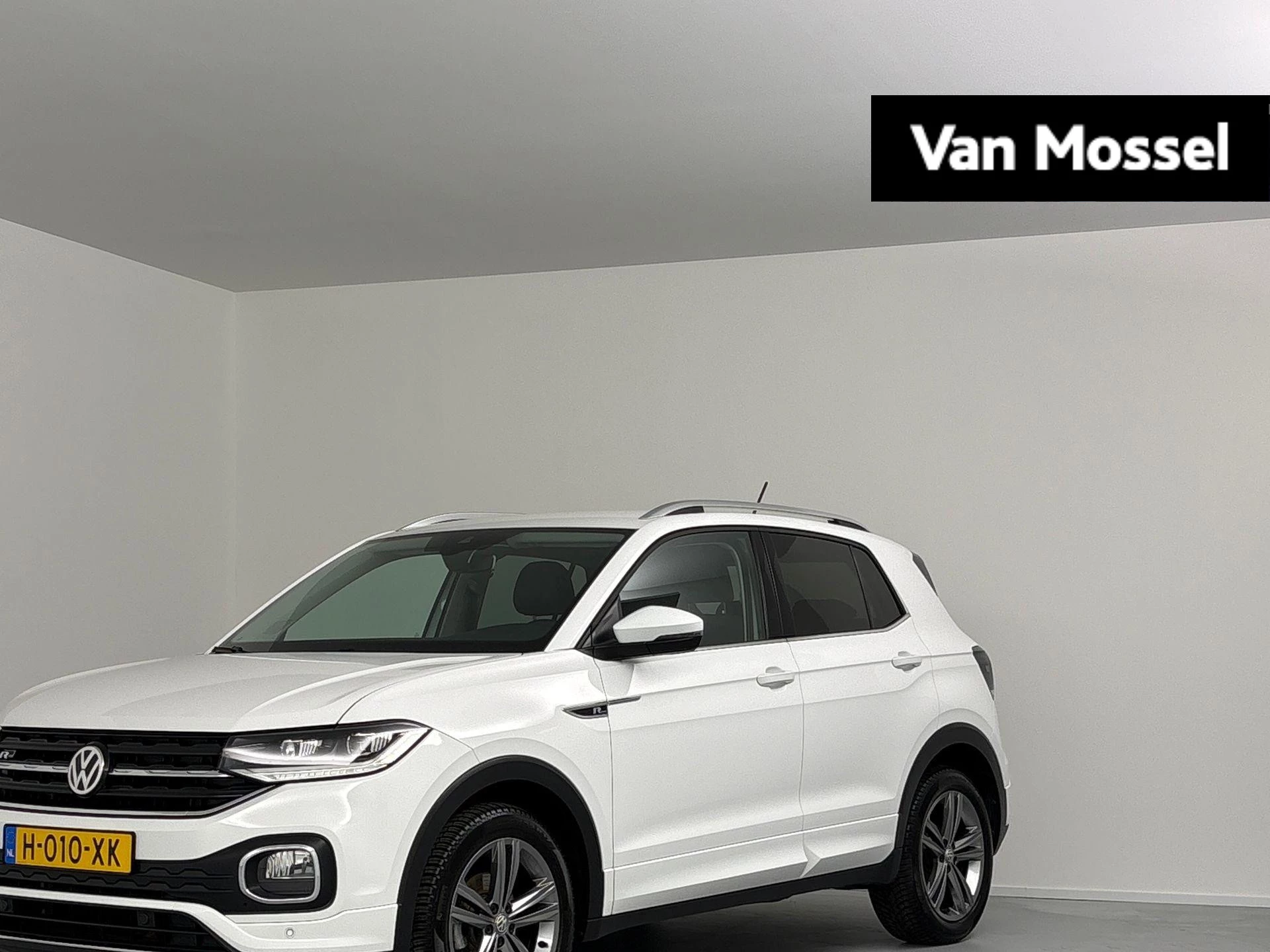 Volkswagen-T-Cross-image-0
