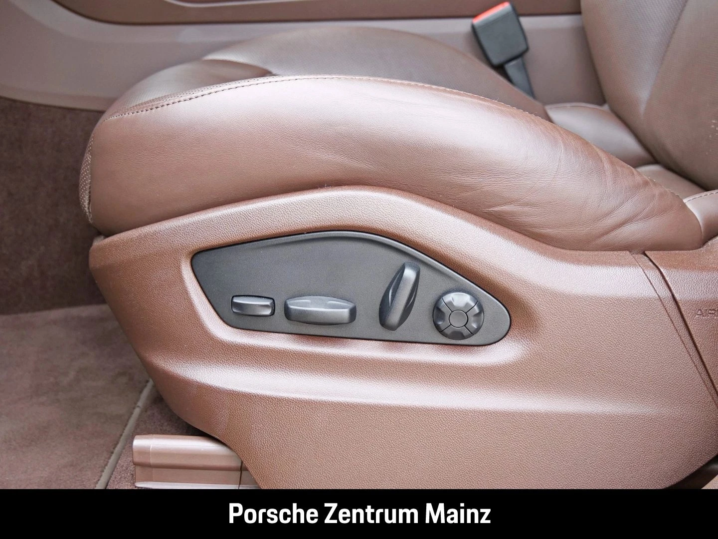 Porsche-Cayenne-image-28