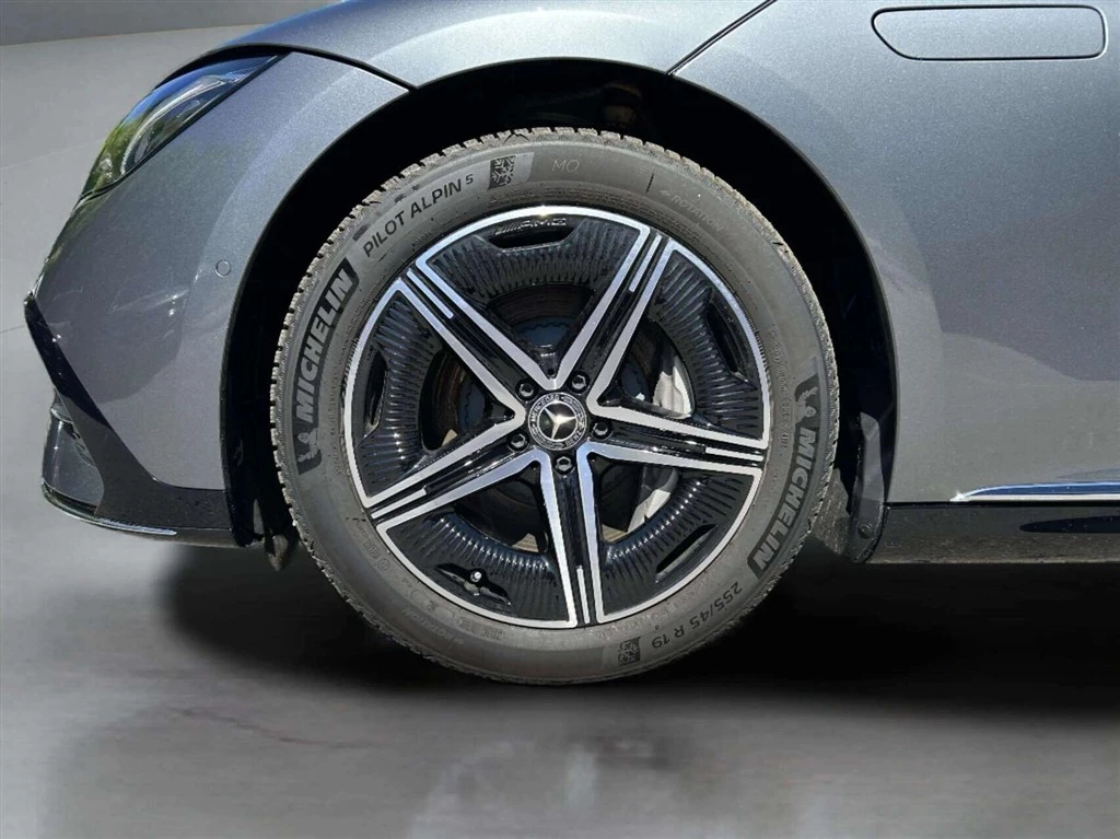 Mercedes-Benz-EQE-image-8