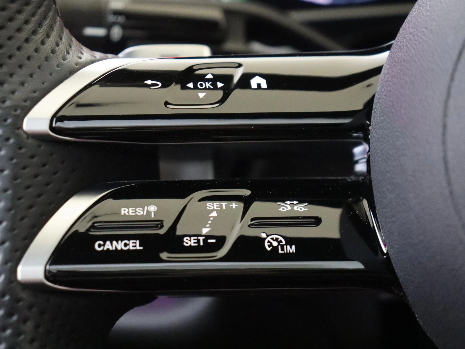 Mercedes-Benz-E-Klasse-image-11