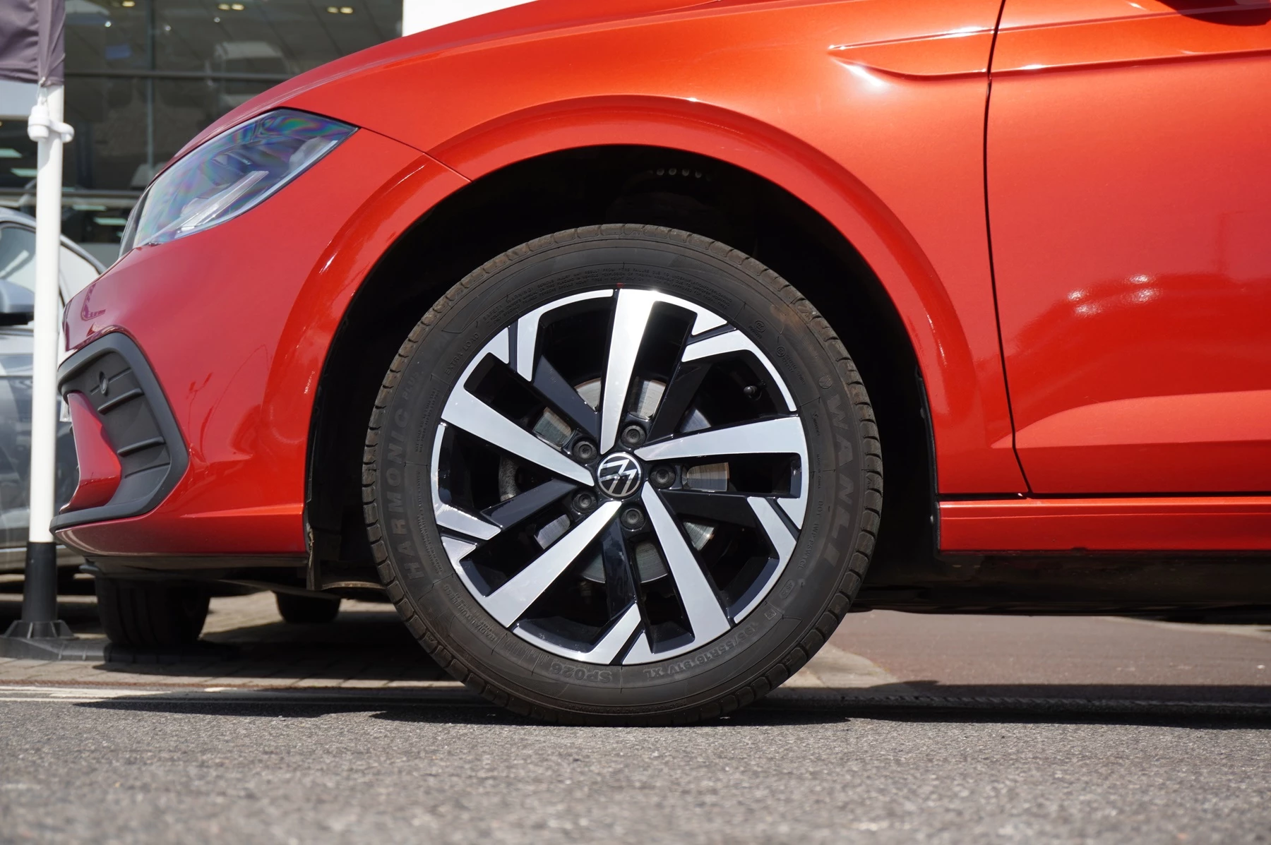 Volkswagen-Polo-image-4