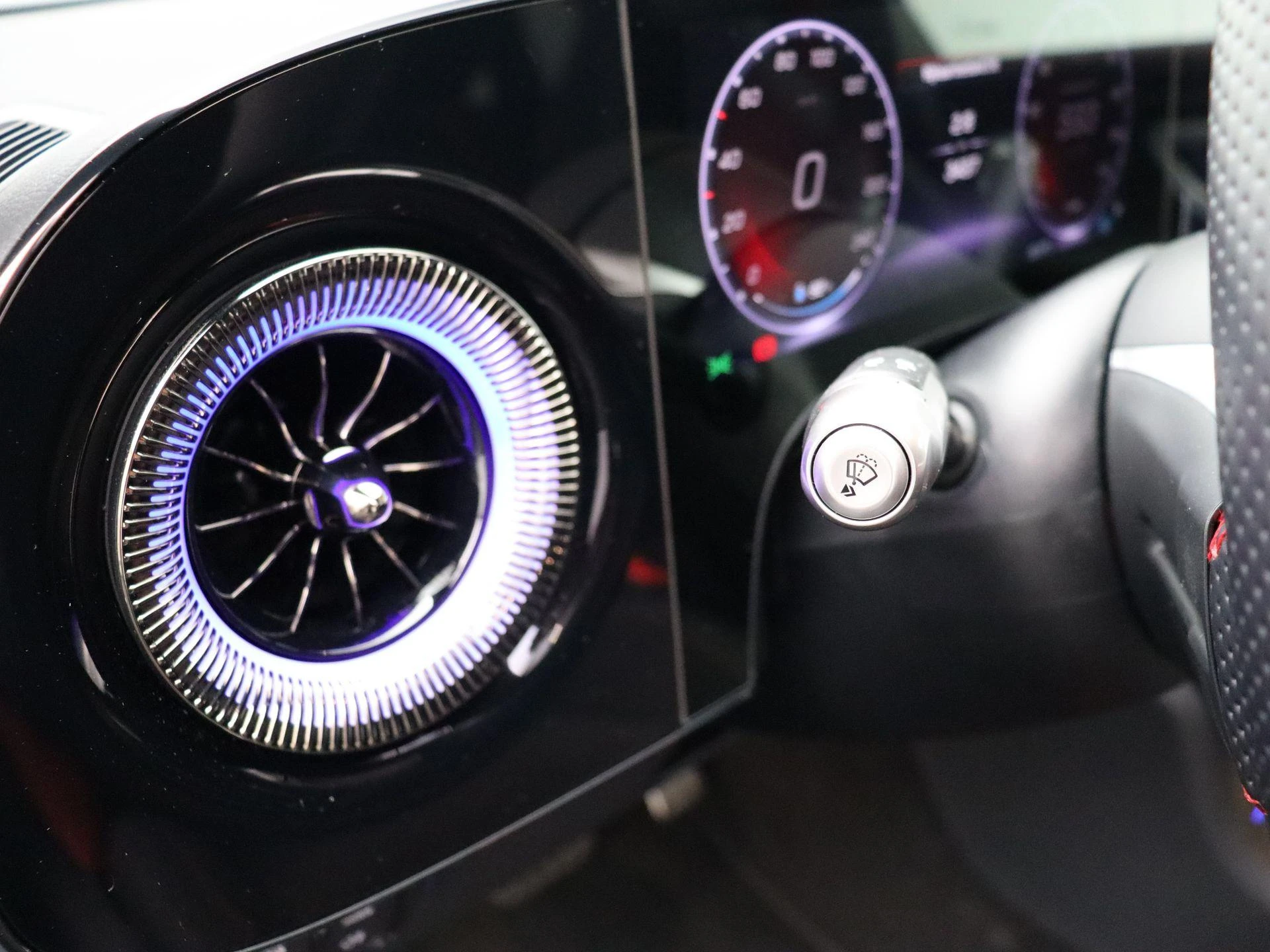 Mercedes-Benz-CLA-image-12