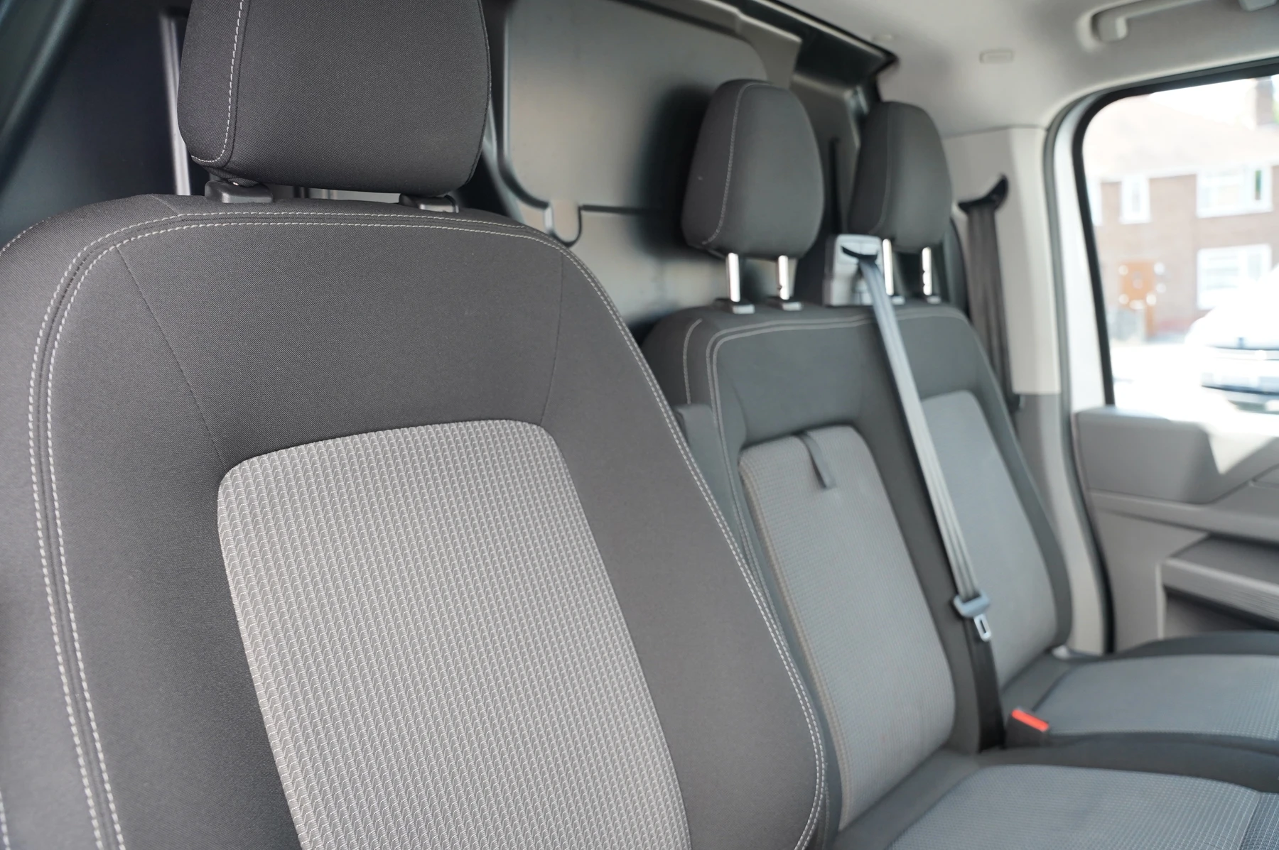 Volkswagen-Transporter-image-23