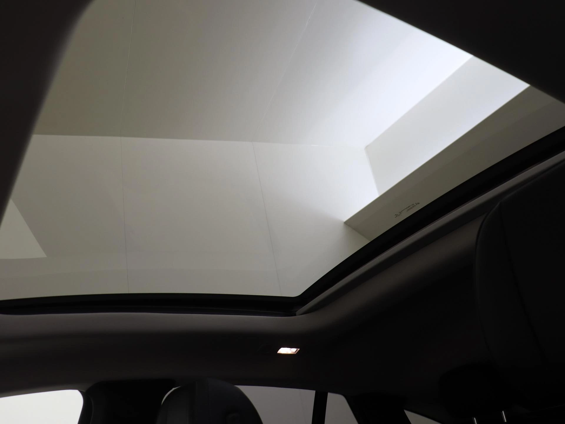 Mercedes-Benz-GLE-image-37