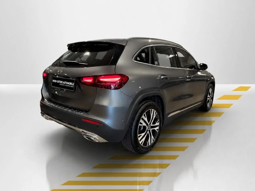 Mercedes-Benz-GLA 200 d-image-14