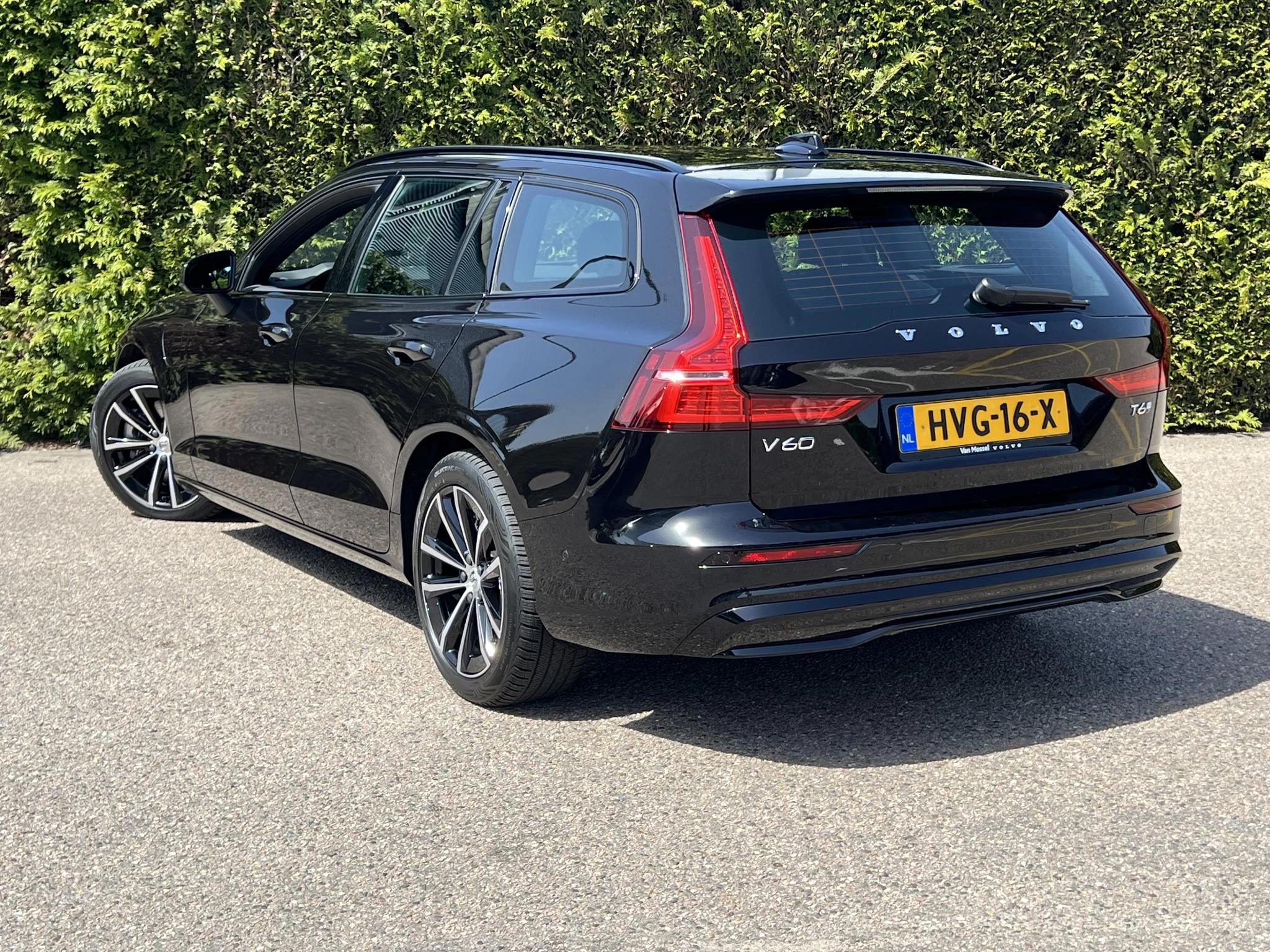 Volvo V60 T6 Plug-in hybrid AWD Plus Dark