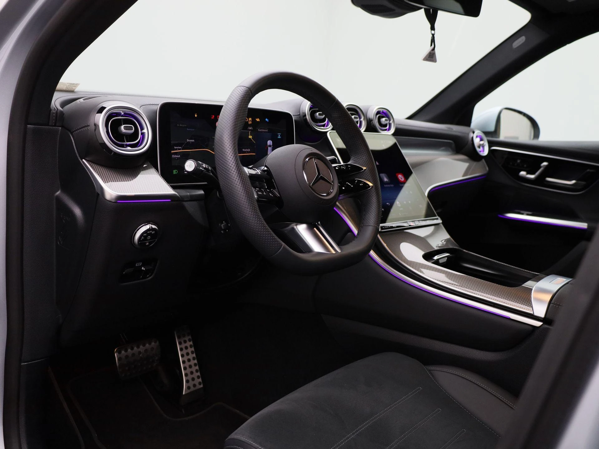 Mercedes-Benz-GLC-image-38