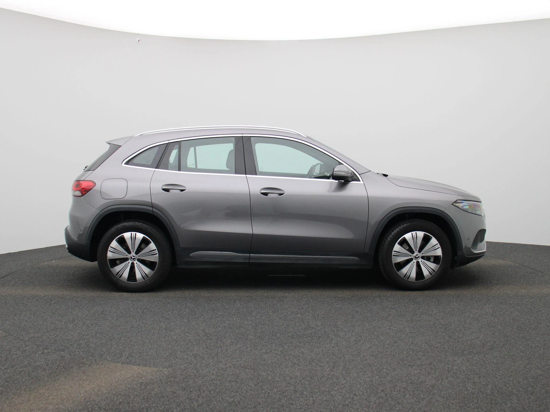 Mercedes-Benz-EQA-image-6