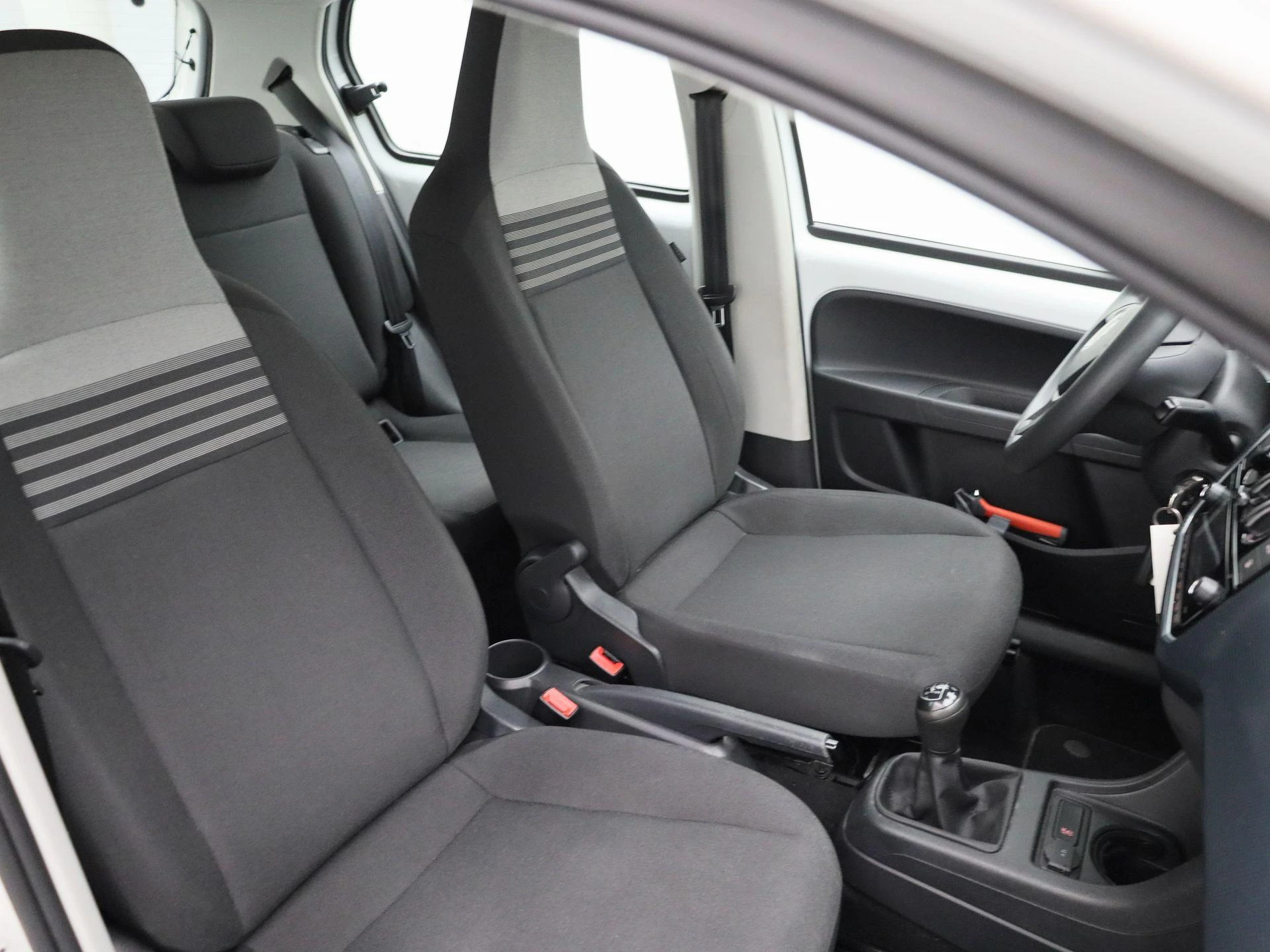 Volkswagen-up!-image-28