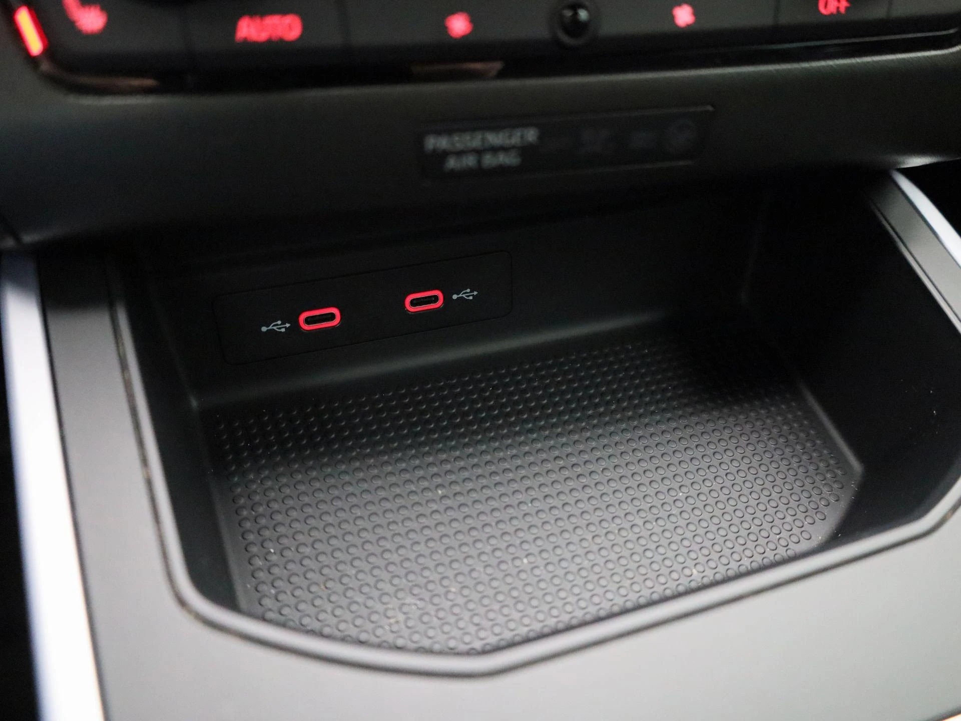 SEAT-Arona-image-23