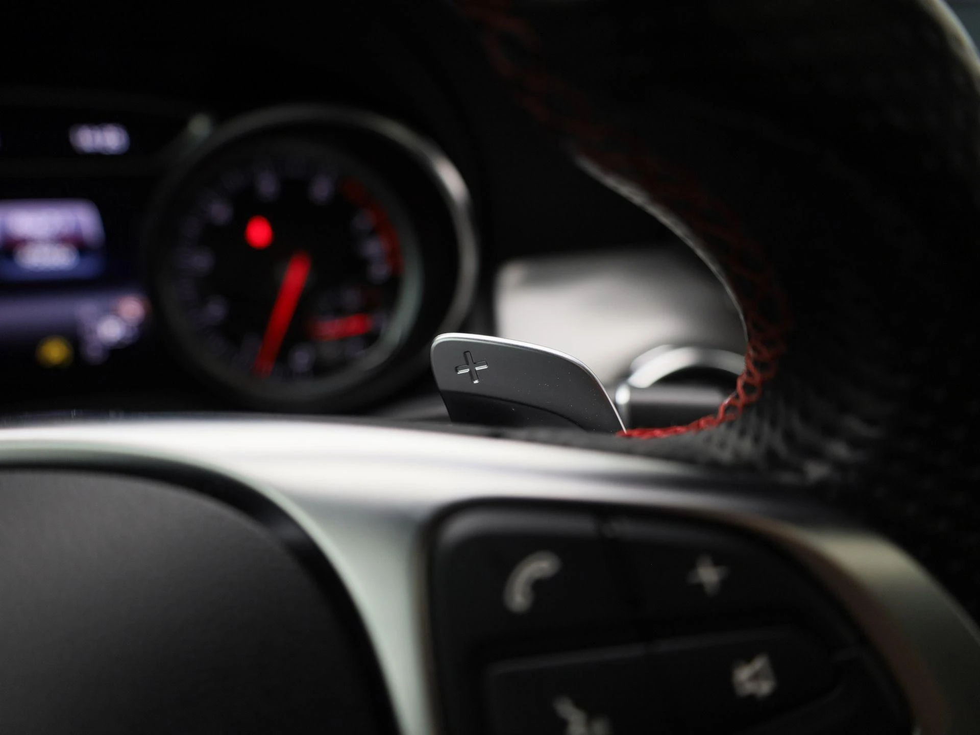 Mercedes-Benz-GLA-image-21