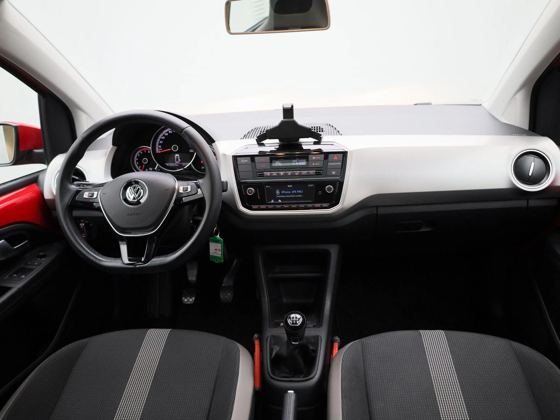 Volkswagen-up!-image-32