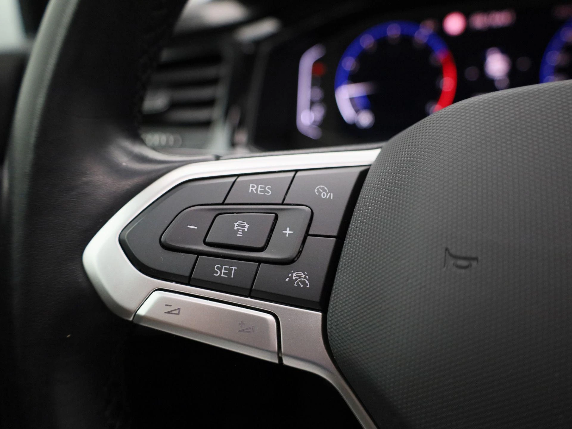 Volkswagen-Polo-image-16