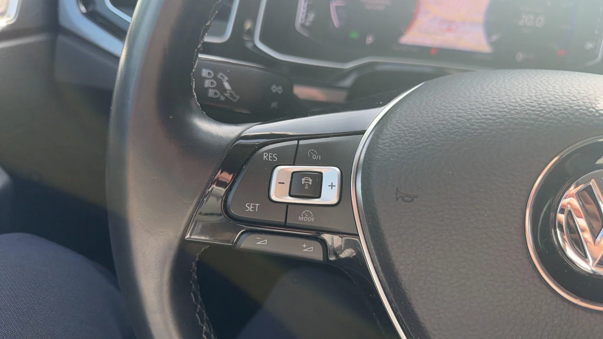 Volkswagen-Polo-image-18