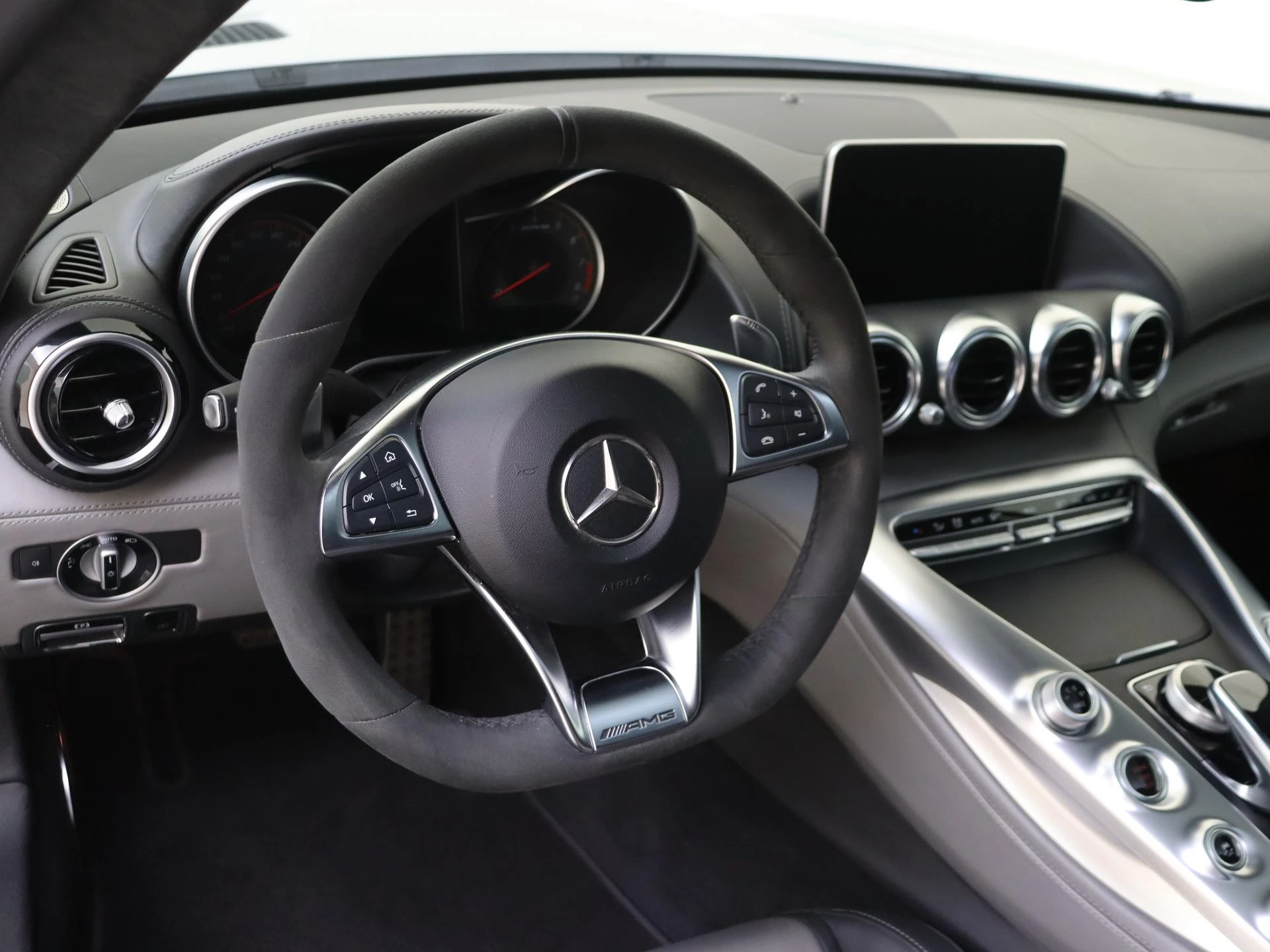 Mercedes-AMG-GT-image-12