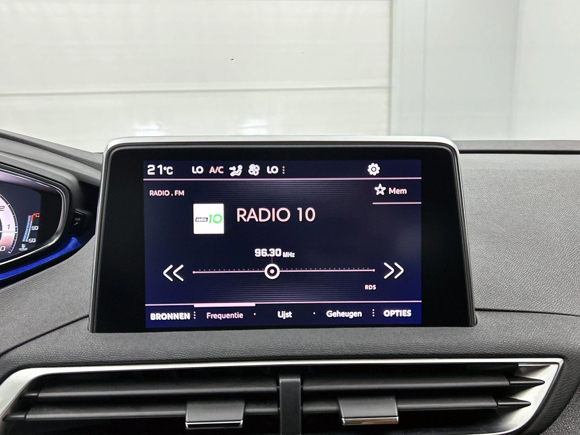 Peugeot-3008-image-6