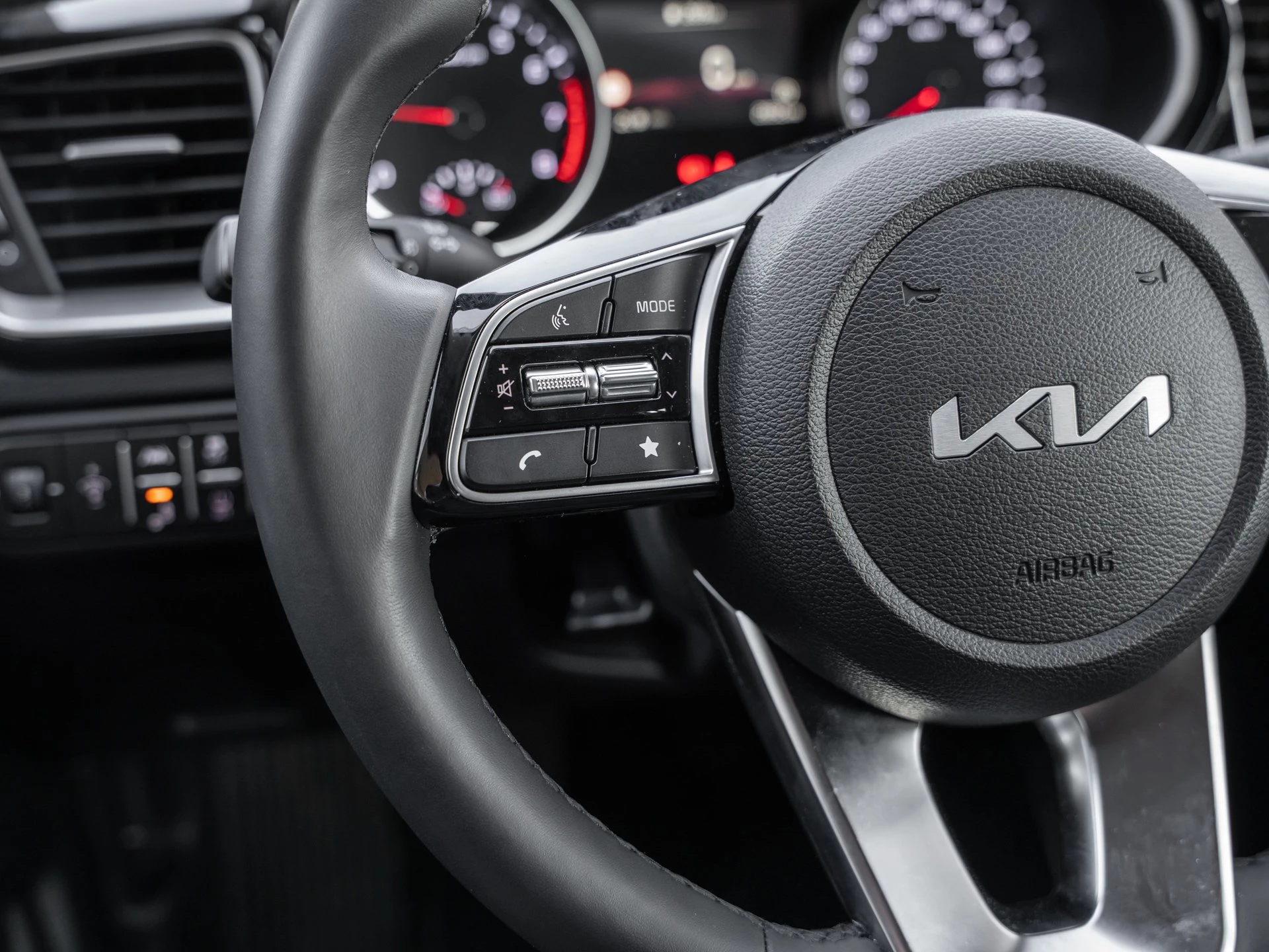 Kia XCeed | 160 PS | Spirit | LED | RFK | PDC | SHZ | JBL | KEYLESS | TWA 4xSHZ LED