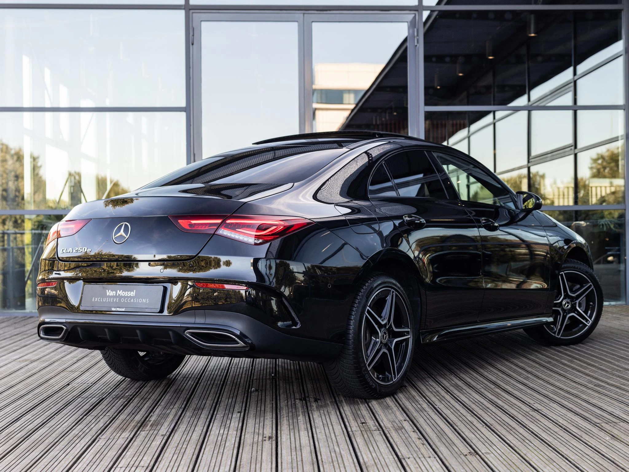 Mercedes-Benz-CLA-image-11