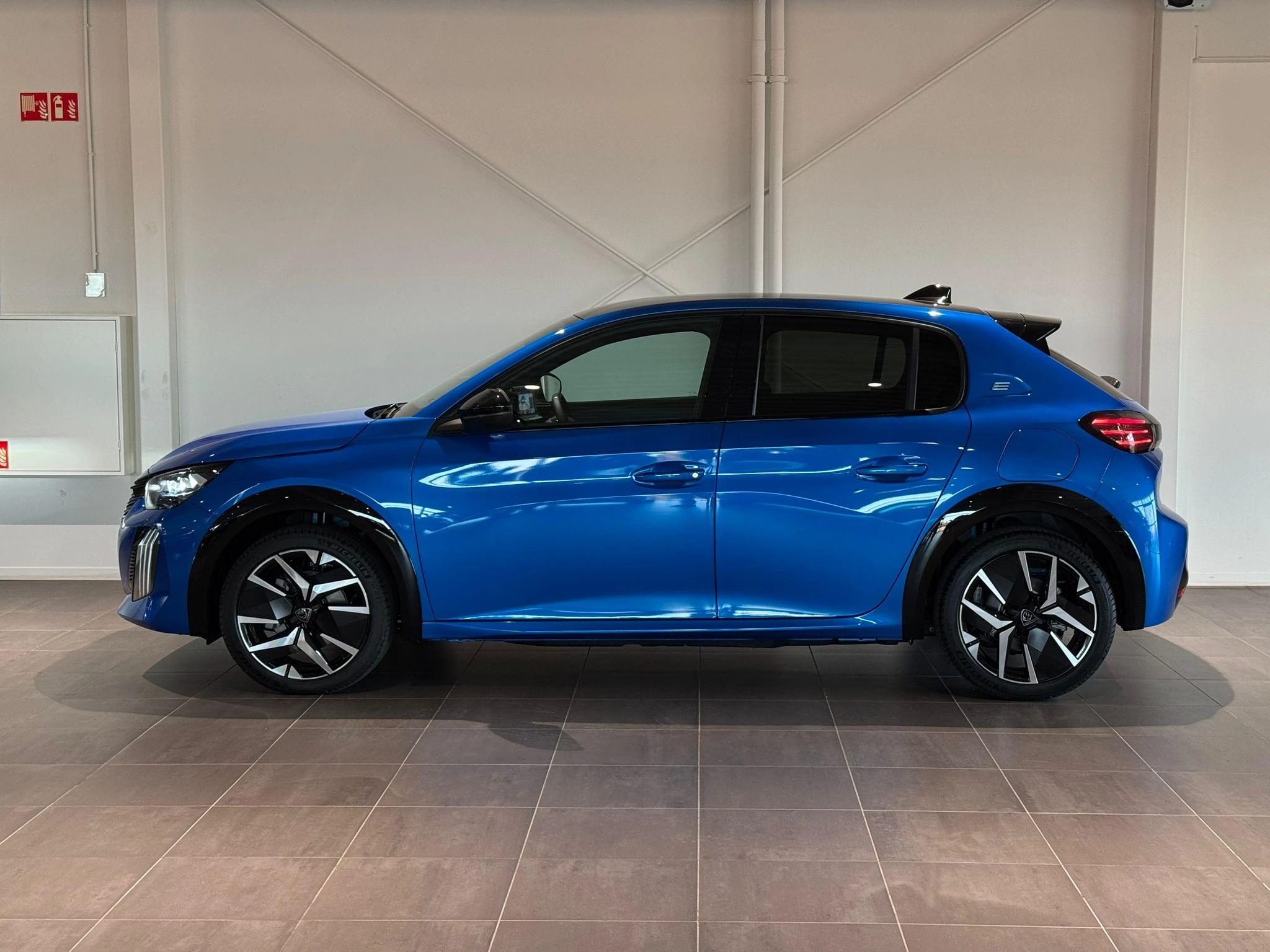 Peugeot-e-208-image-5