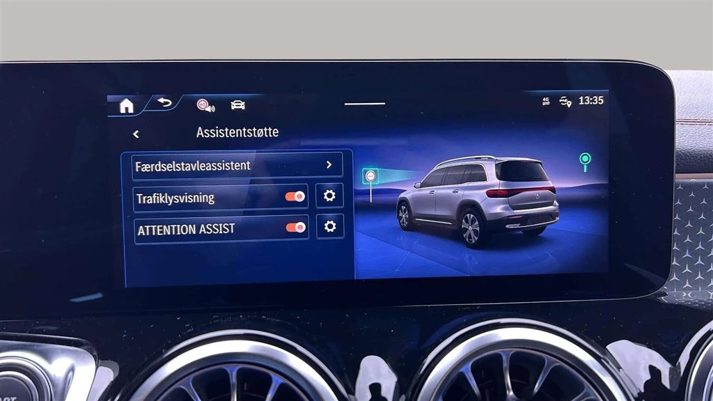 Mercedes-Benz-EQB-image-20