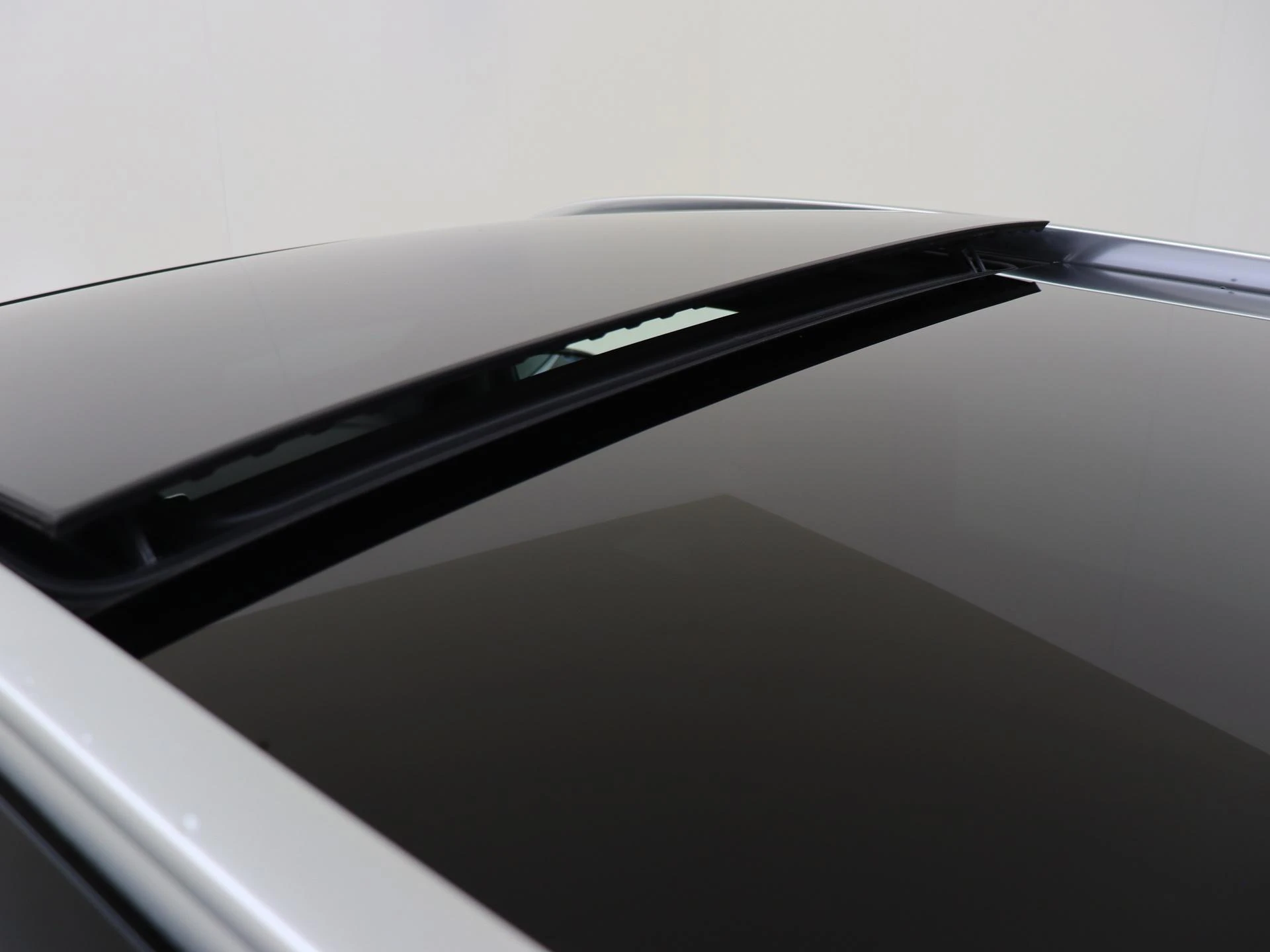 Mercedes-Benz-GLC-image-29