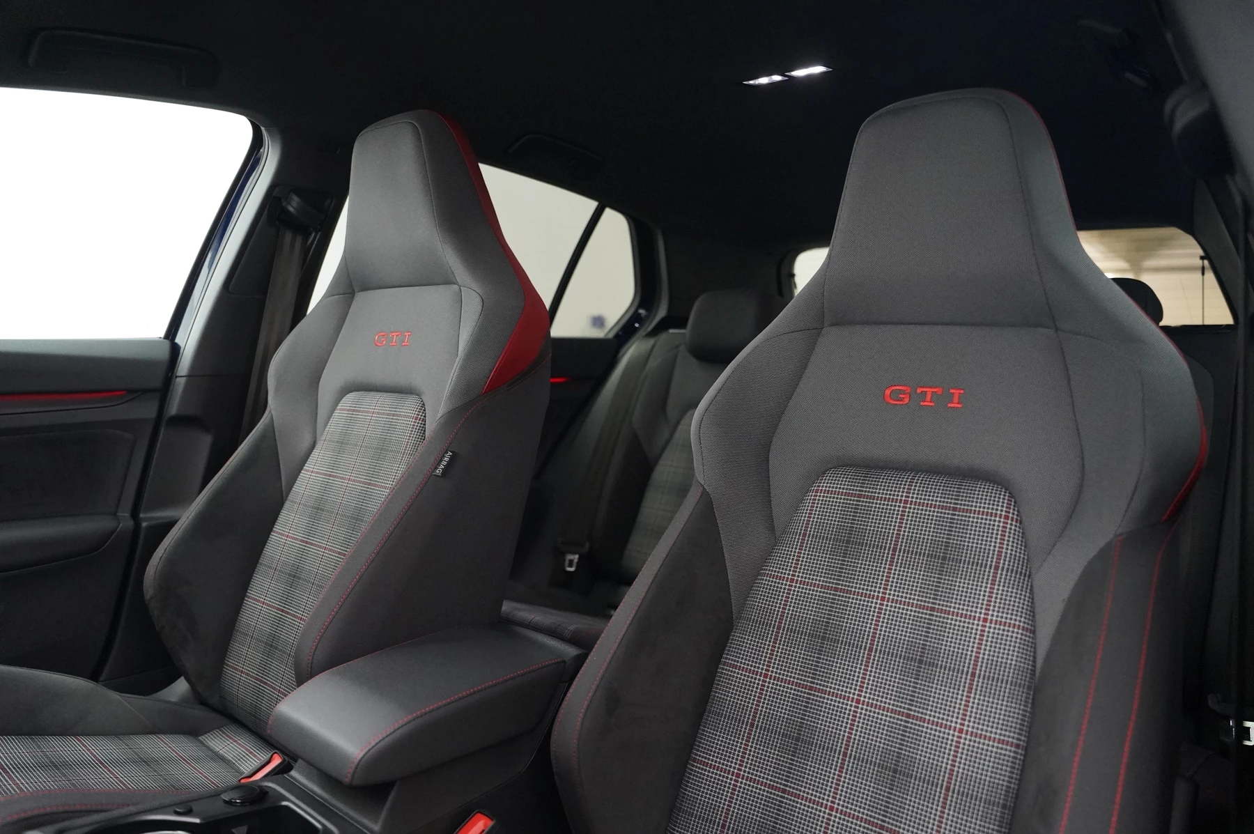 Volkswagen-Golf-image-9