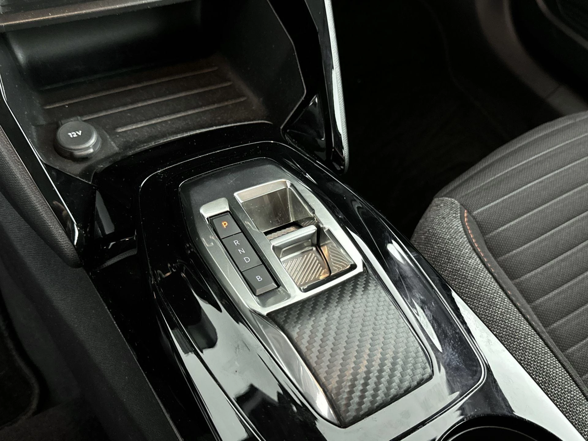 Peugeot-e-2008-image-15