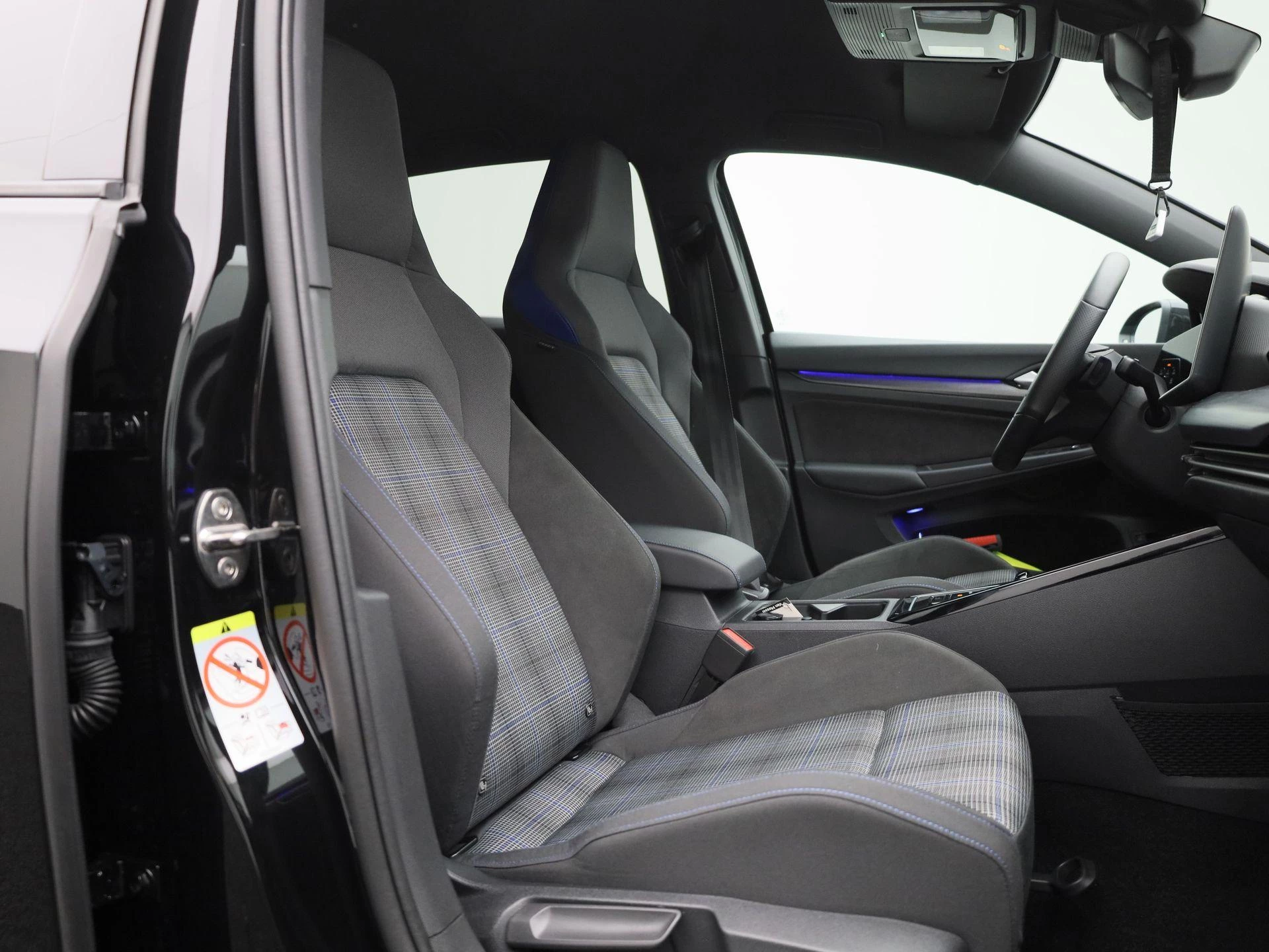Volkswagen-Golf-image-37