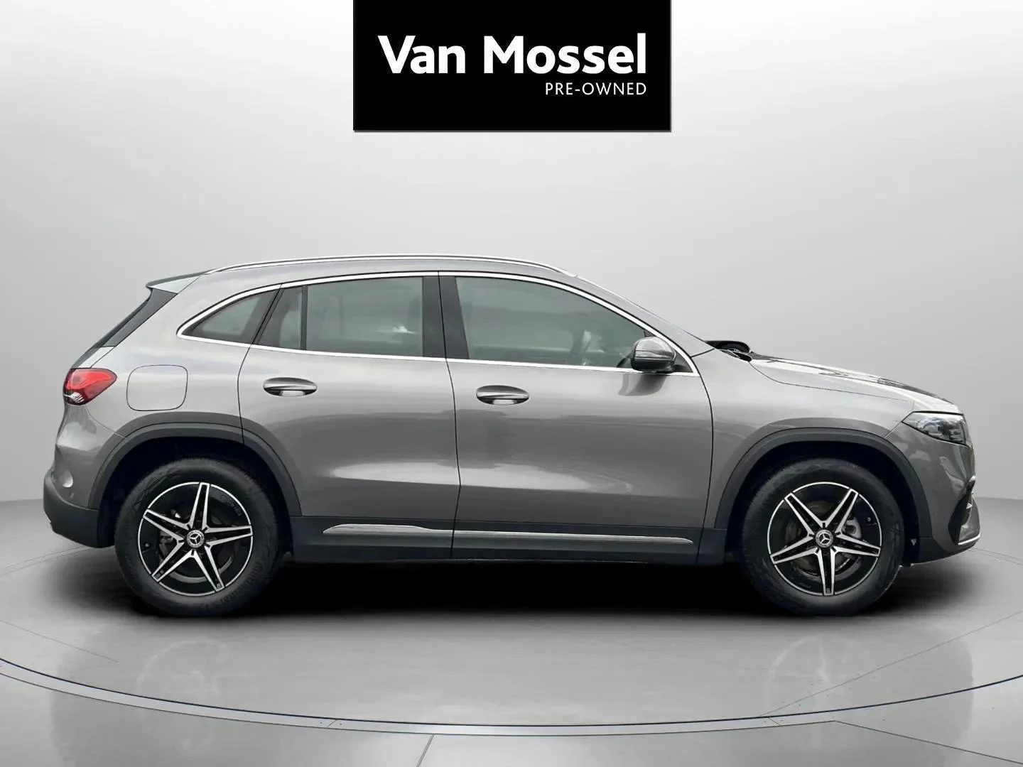 Mercedes-Benz-EQA-image-4