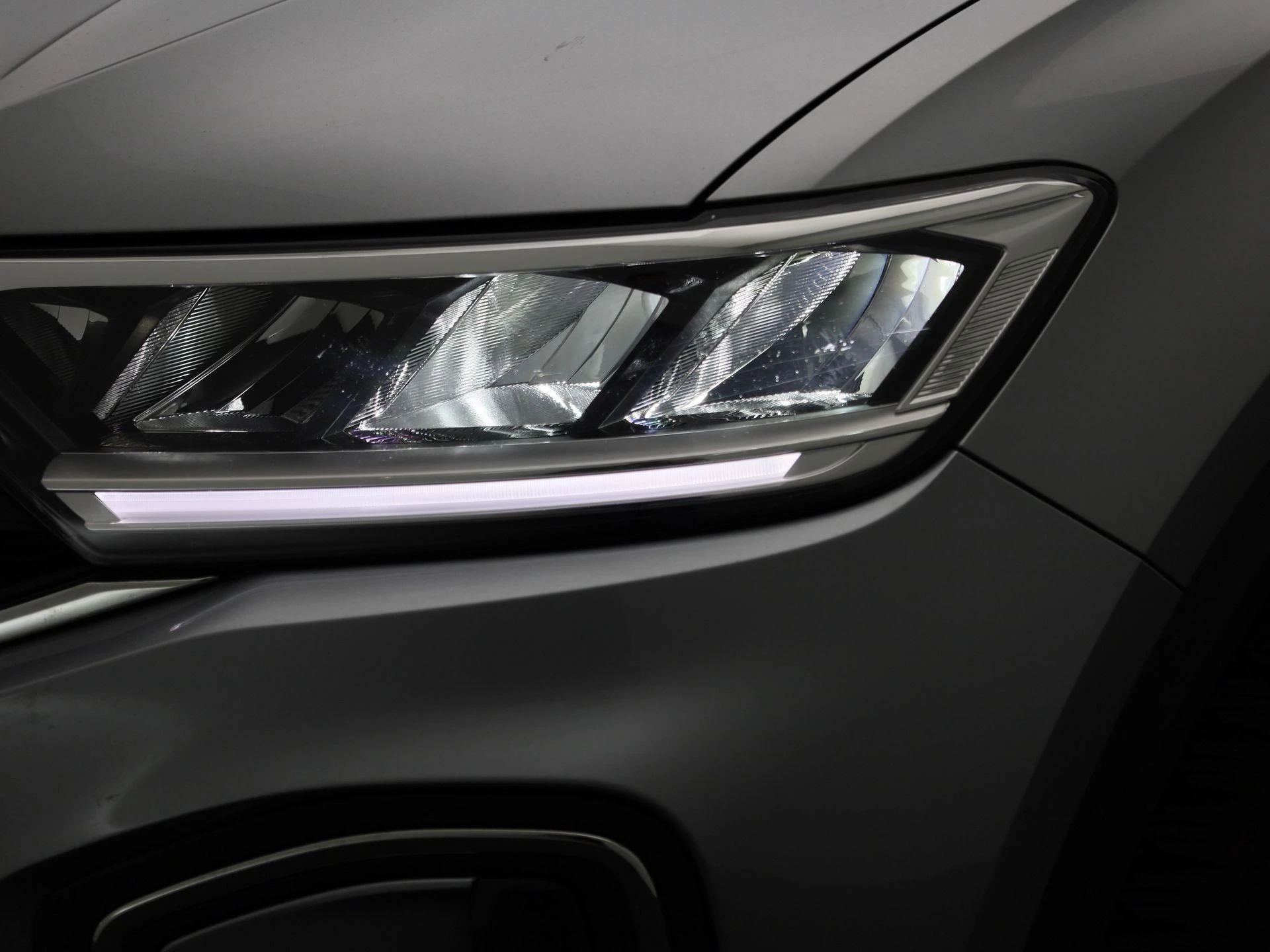Volkswagen-T-Roc-image-13