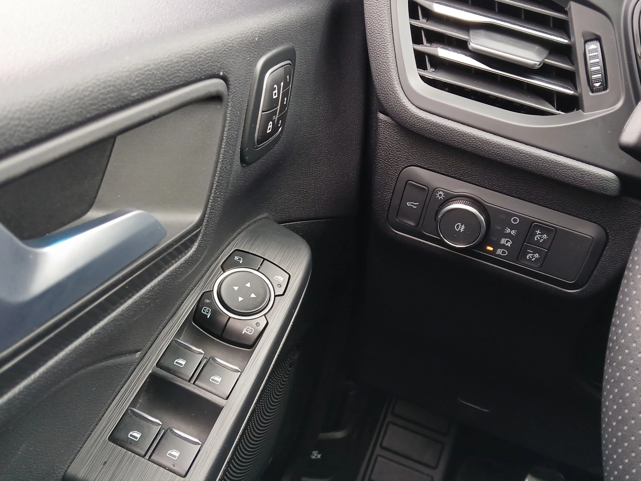 Ford Kuga ST-Line X*PANO*AHK*LED-MATRIX*360GRAD*ACC*NAVI*SOUND-SYS.