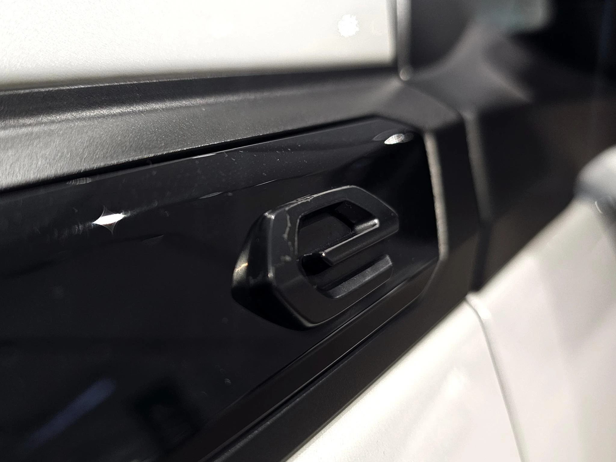 Peugeot-e-2008-image-28
