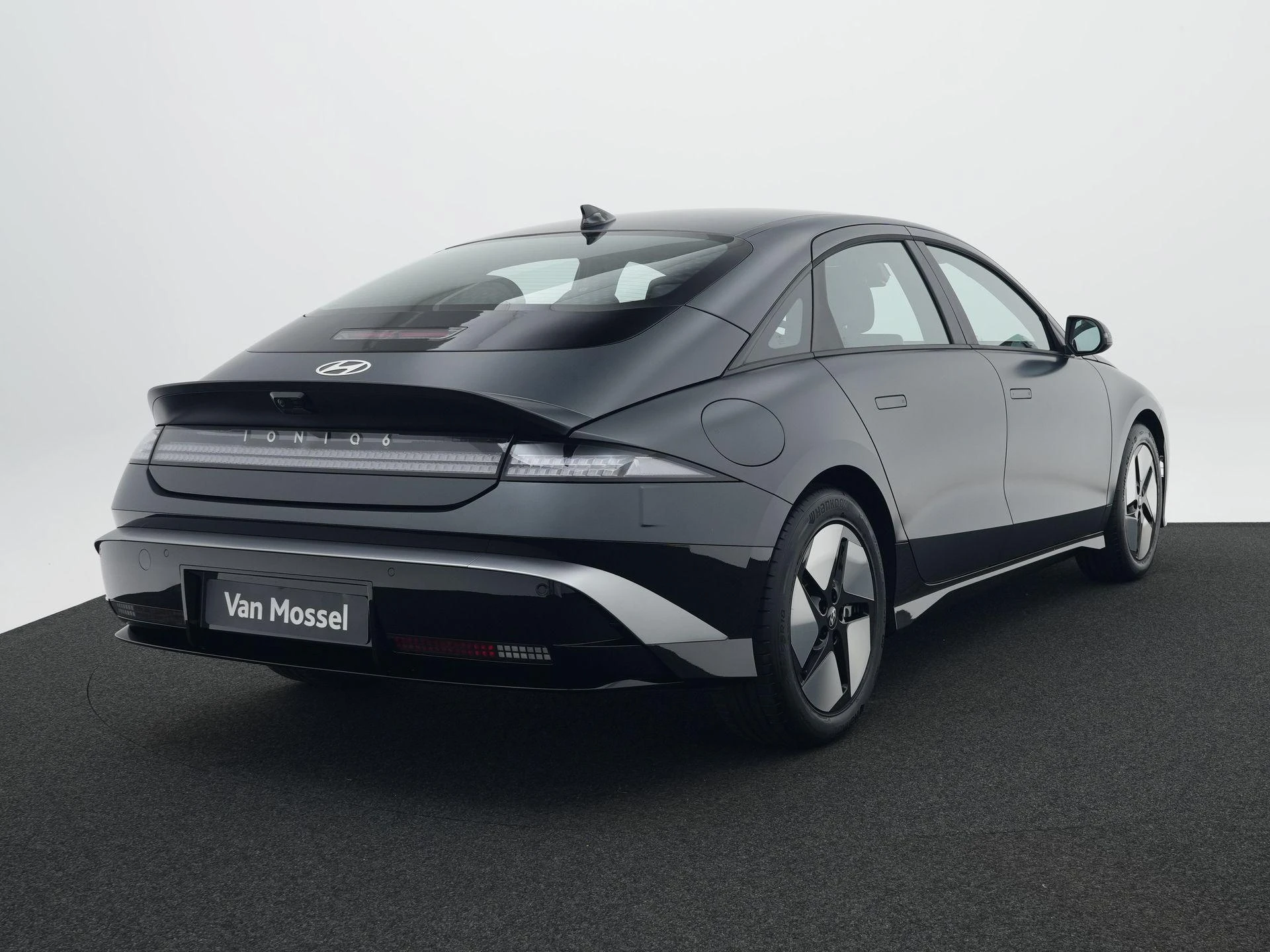 Hyundai-IONIQ 6-image-12