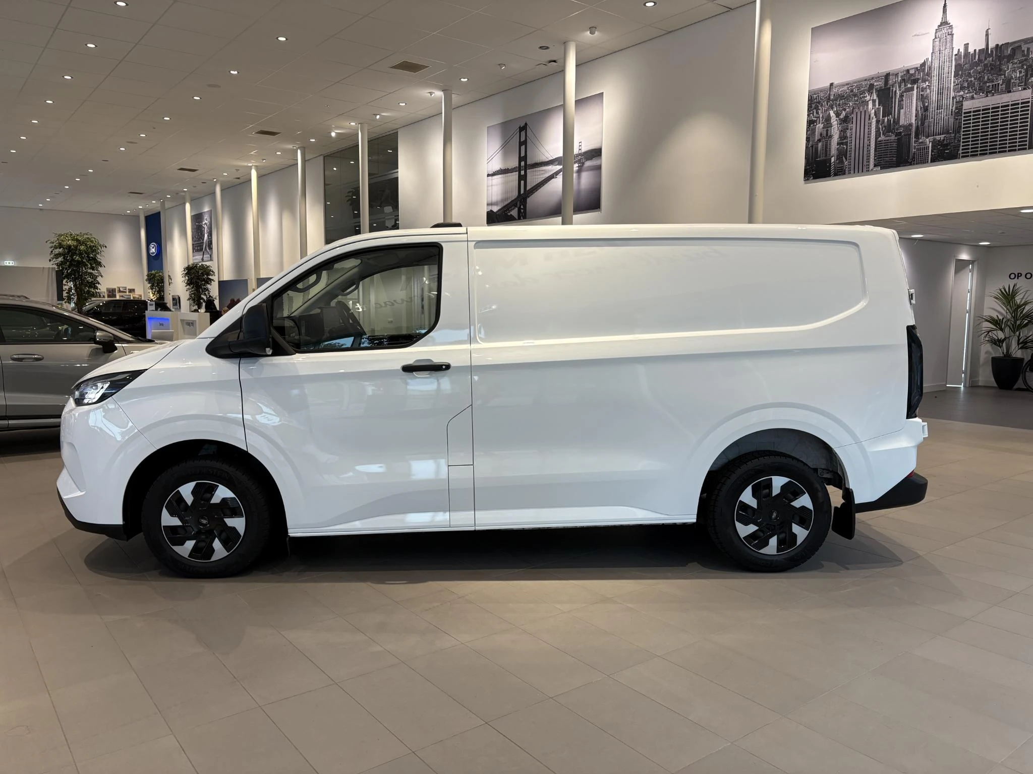 Ford-Transit Custom-image-5