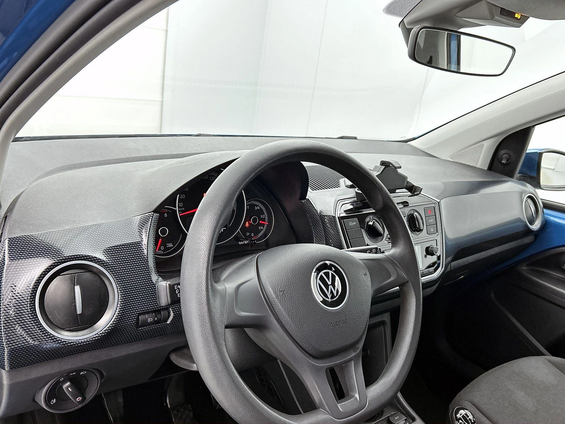 Volkswagen-up!-image-16