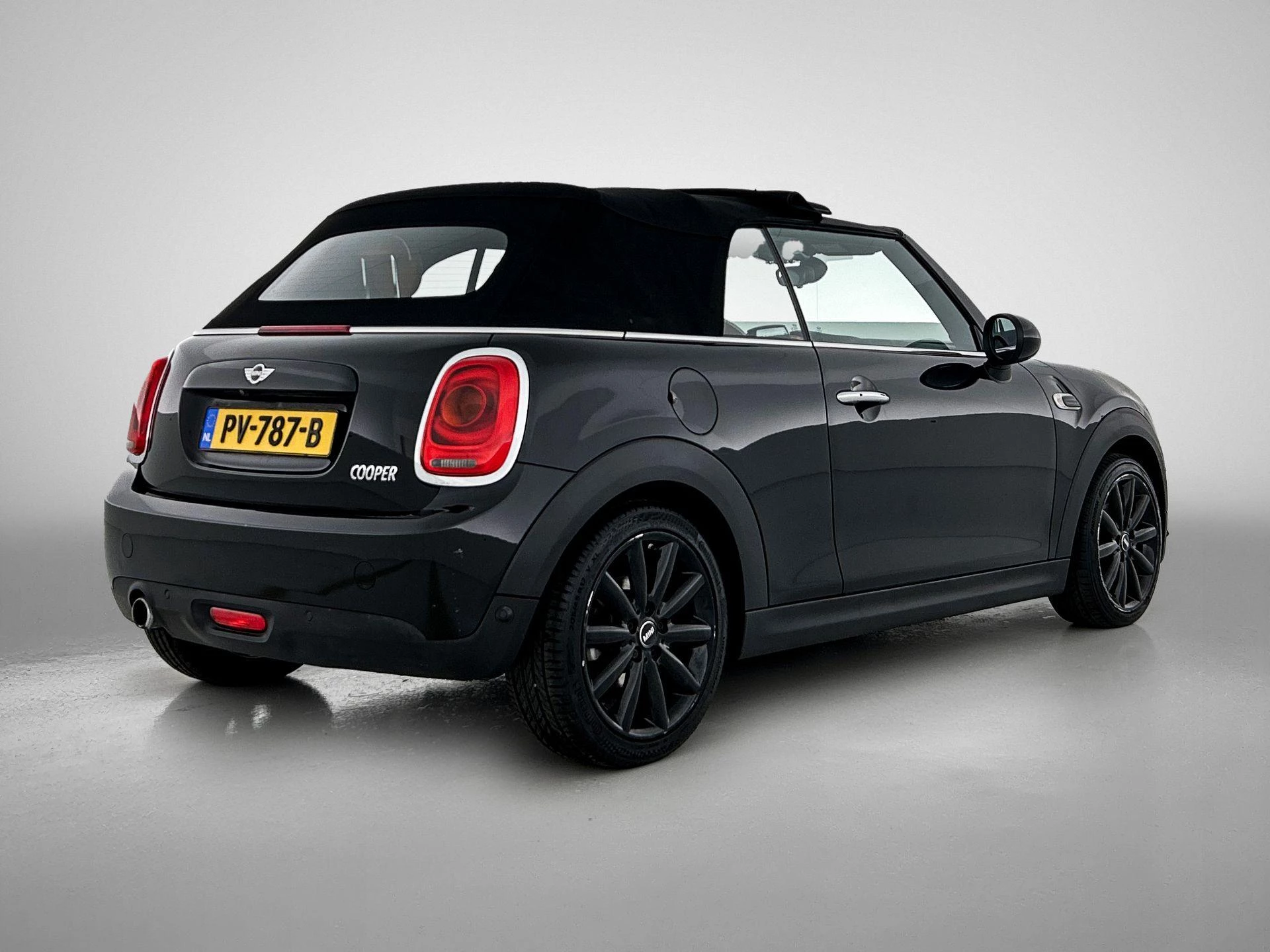 MINI-Cooper Cabrio-image-3