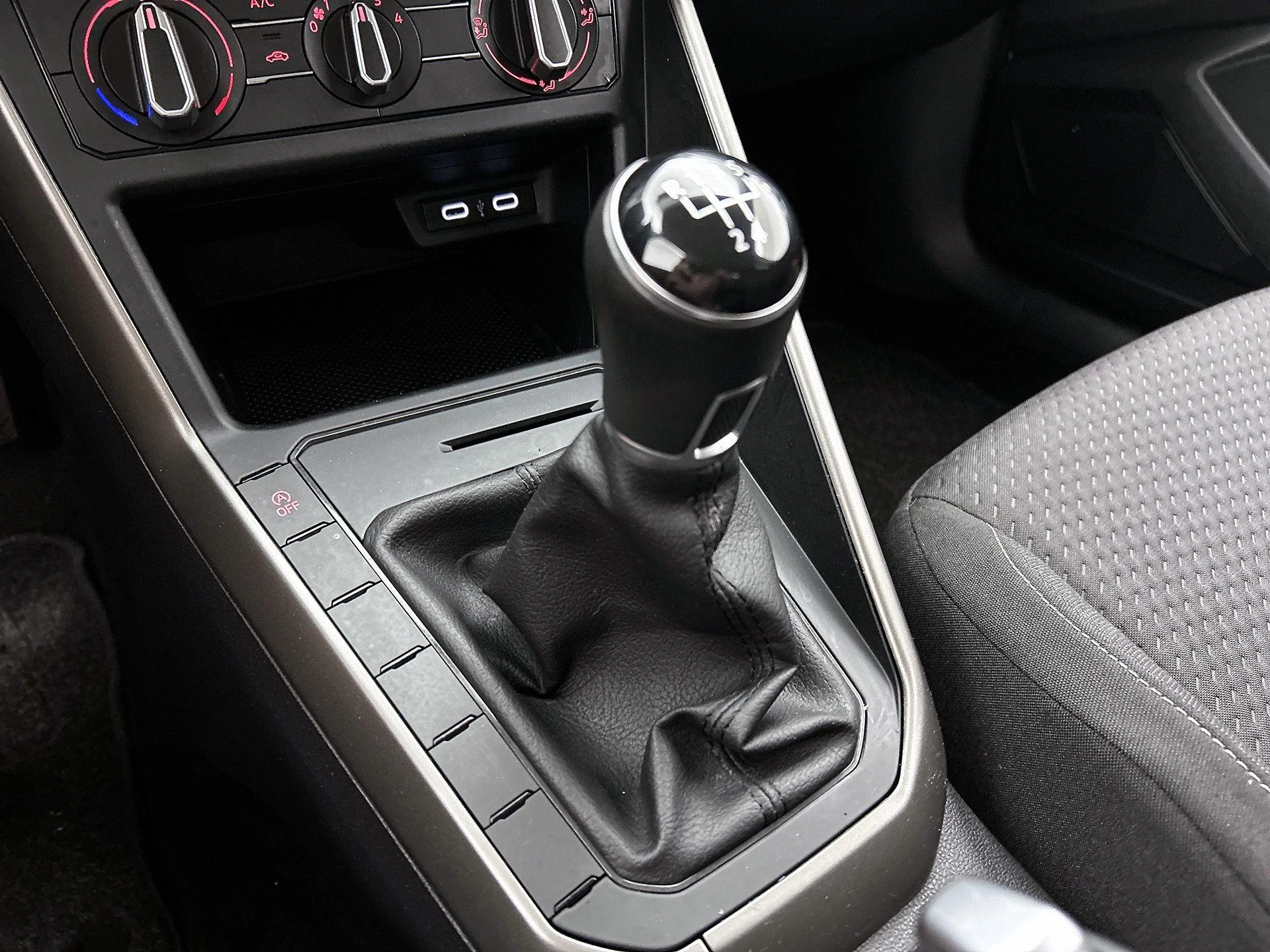 Volkswagen-Polo-image-19