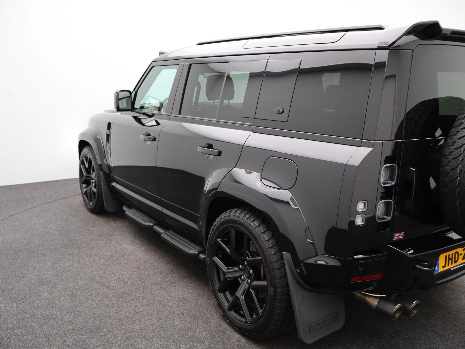 Land Rover Defender P300e X-dynamic SE
