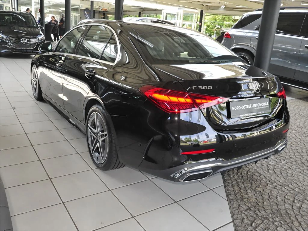 Mercedes-Benz-C-Klasse 300-image-5